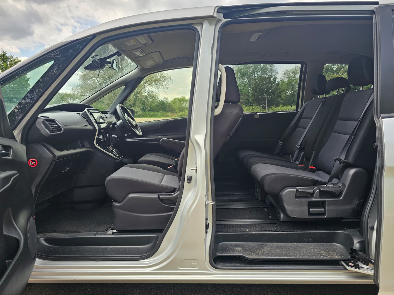 Nissan Serena 2.0h S-Hybrid Auto 8 Seater MPV 360 Camera