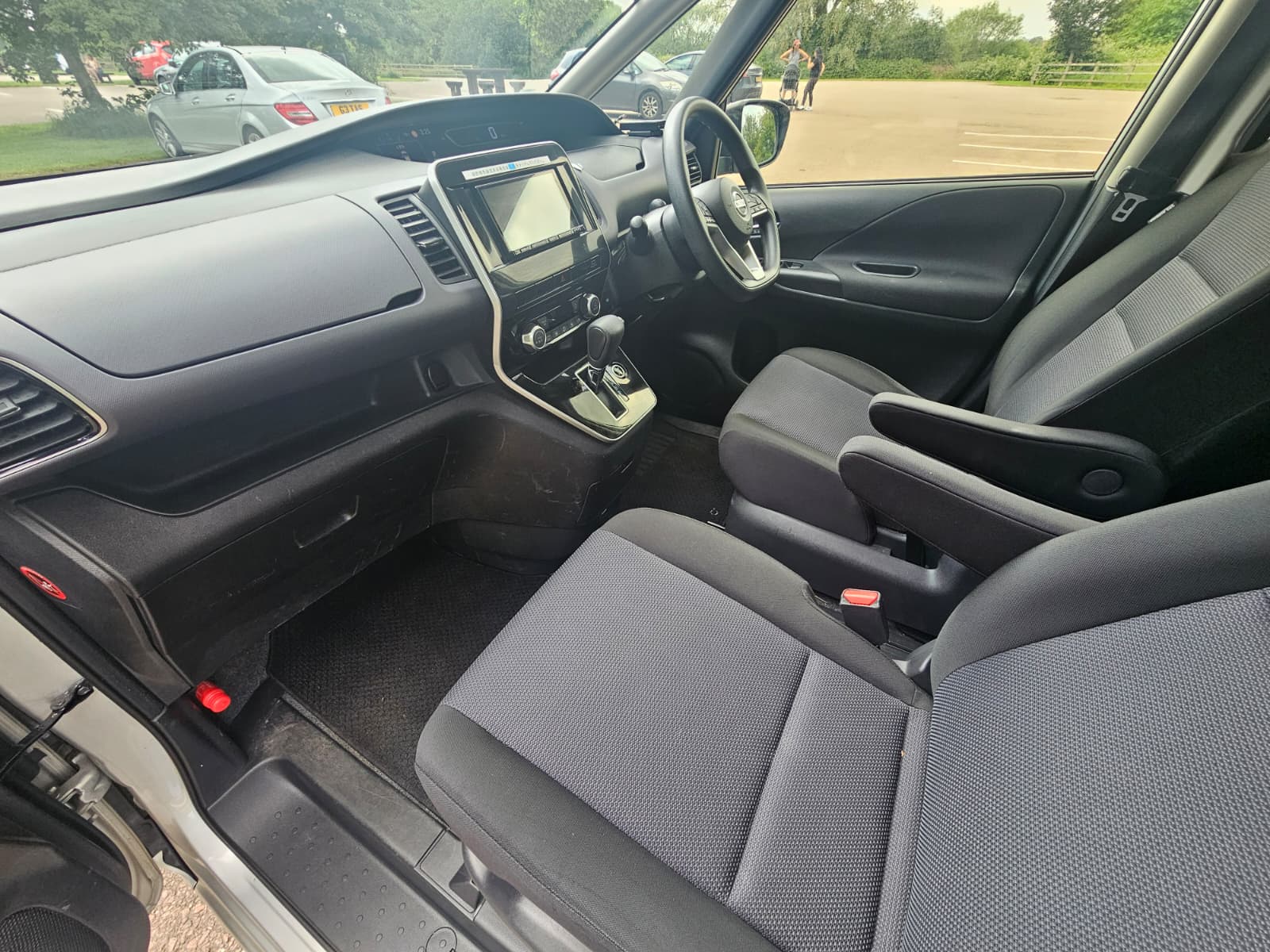 Nissan Serena 2.0h S-Hybrid Auto 8 Seater MPV 360 Camera