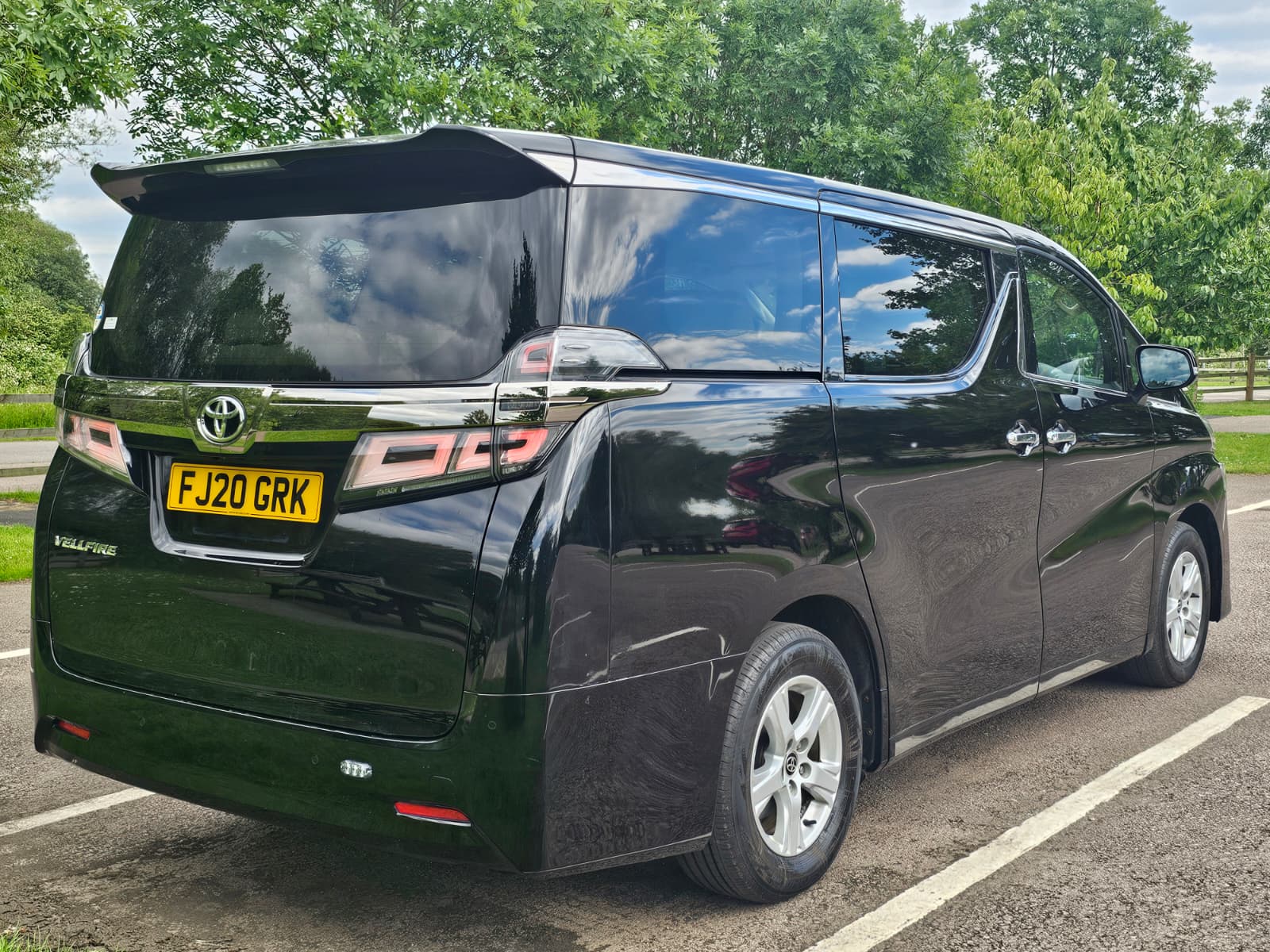 Toyota Vellfire 2.5L Automatic CVT Full Leather Interior 8 Seater Luxury MPV
