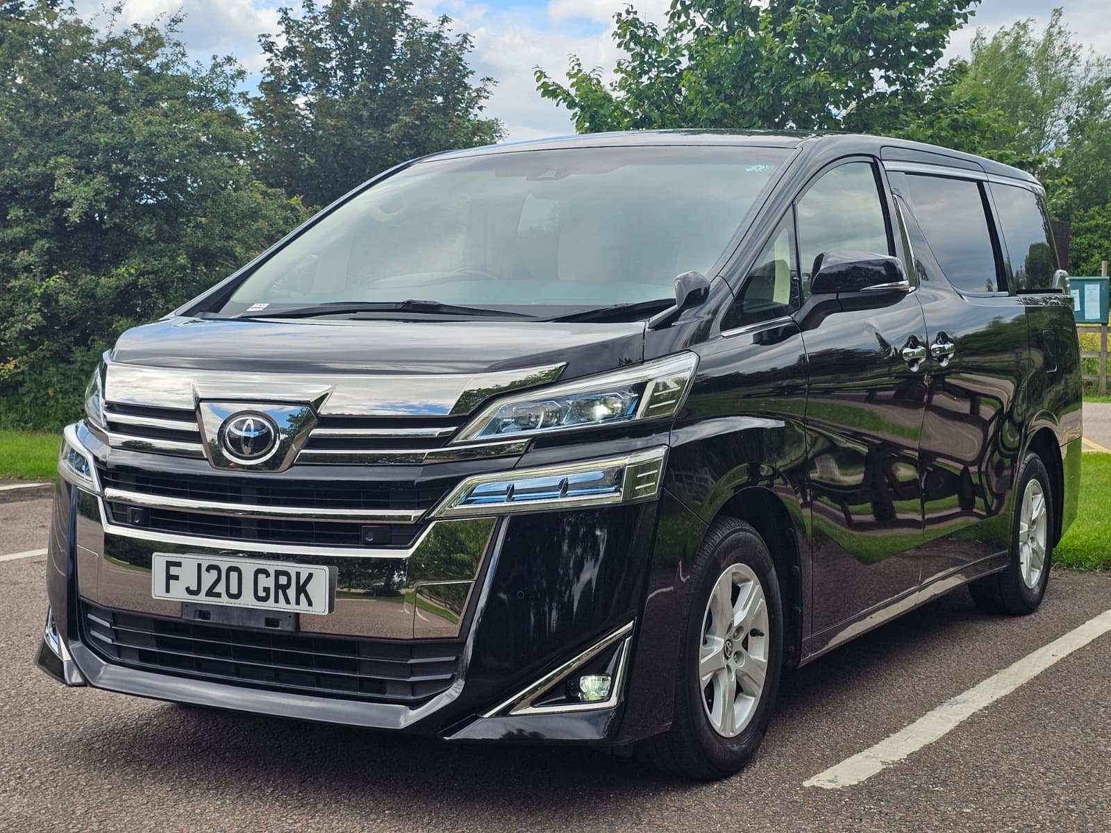 Toyota Vellfire 2.5L Automatic CVT Full Leather Interior 8 Seater Luxury MPV