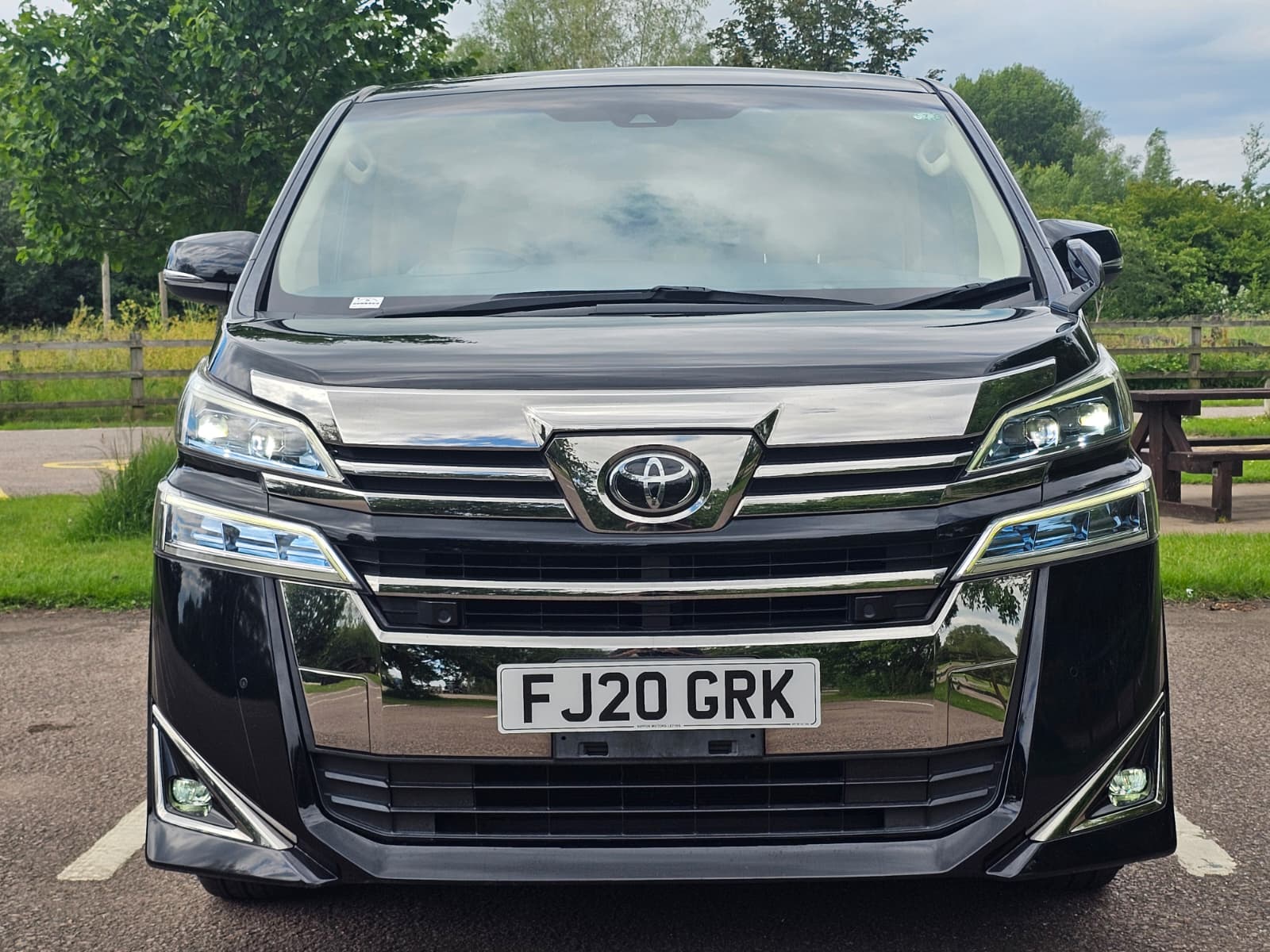 Toyota Vellfire 2.5L Automatic CVT Full Leather Interior 8 Seater Luxury MPV