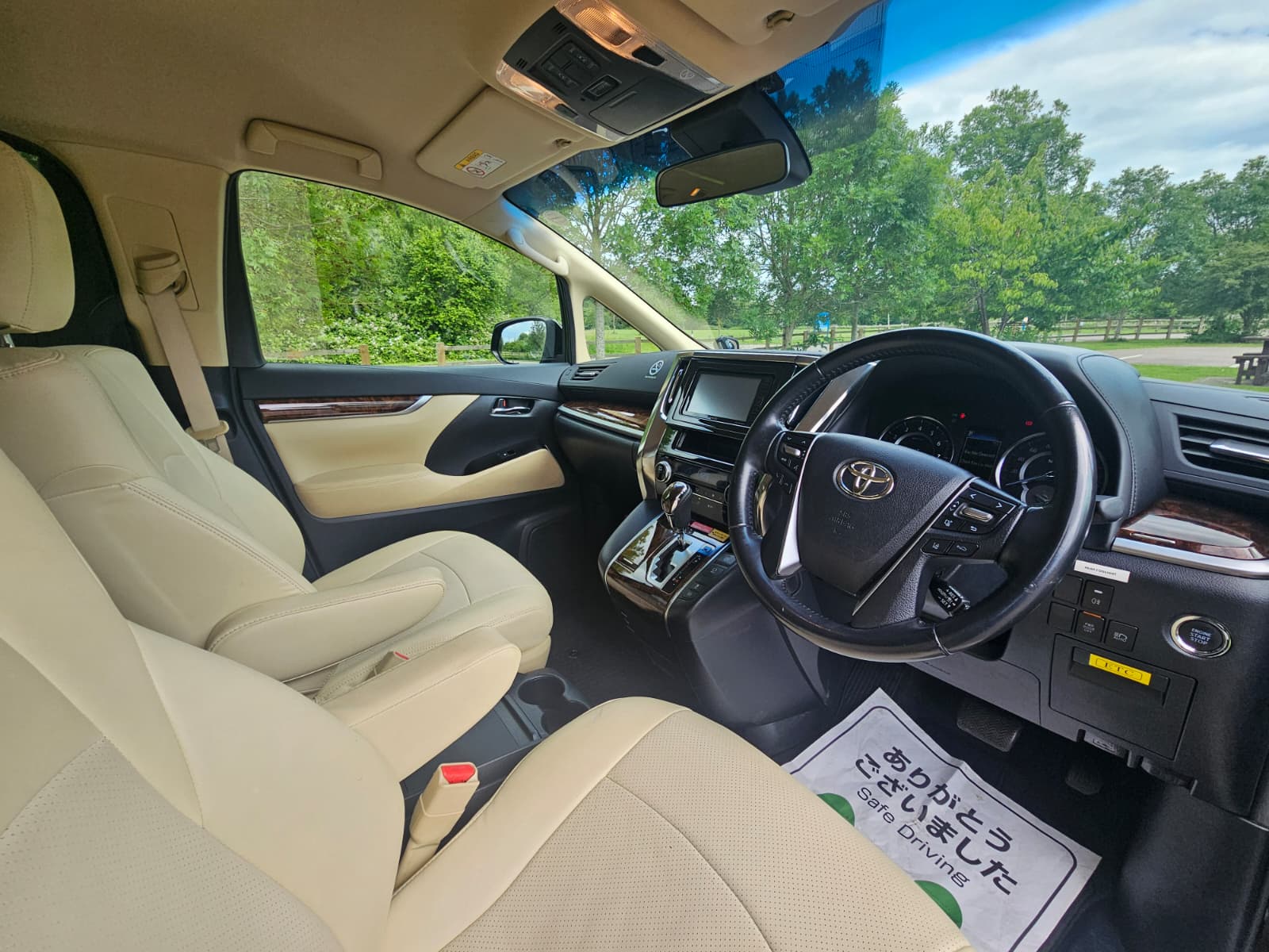Toyota Vellfire 2.5L Automatic CVT Full Leather Interior 8 Seater Luxury MPV