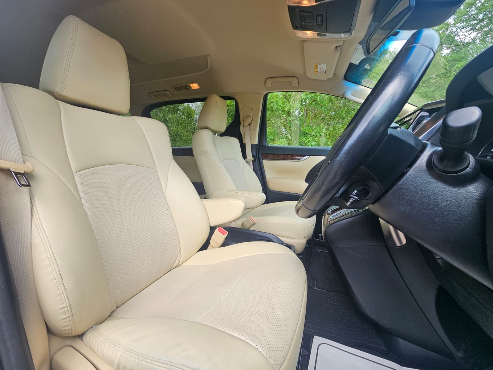 Toyota Vellfire 2.5L Automatic CVT Full Leather Interior 8 Seater Luxury MPV