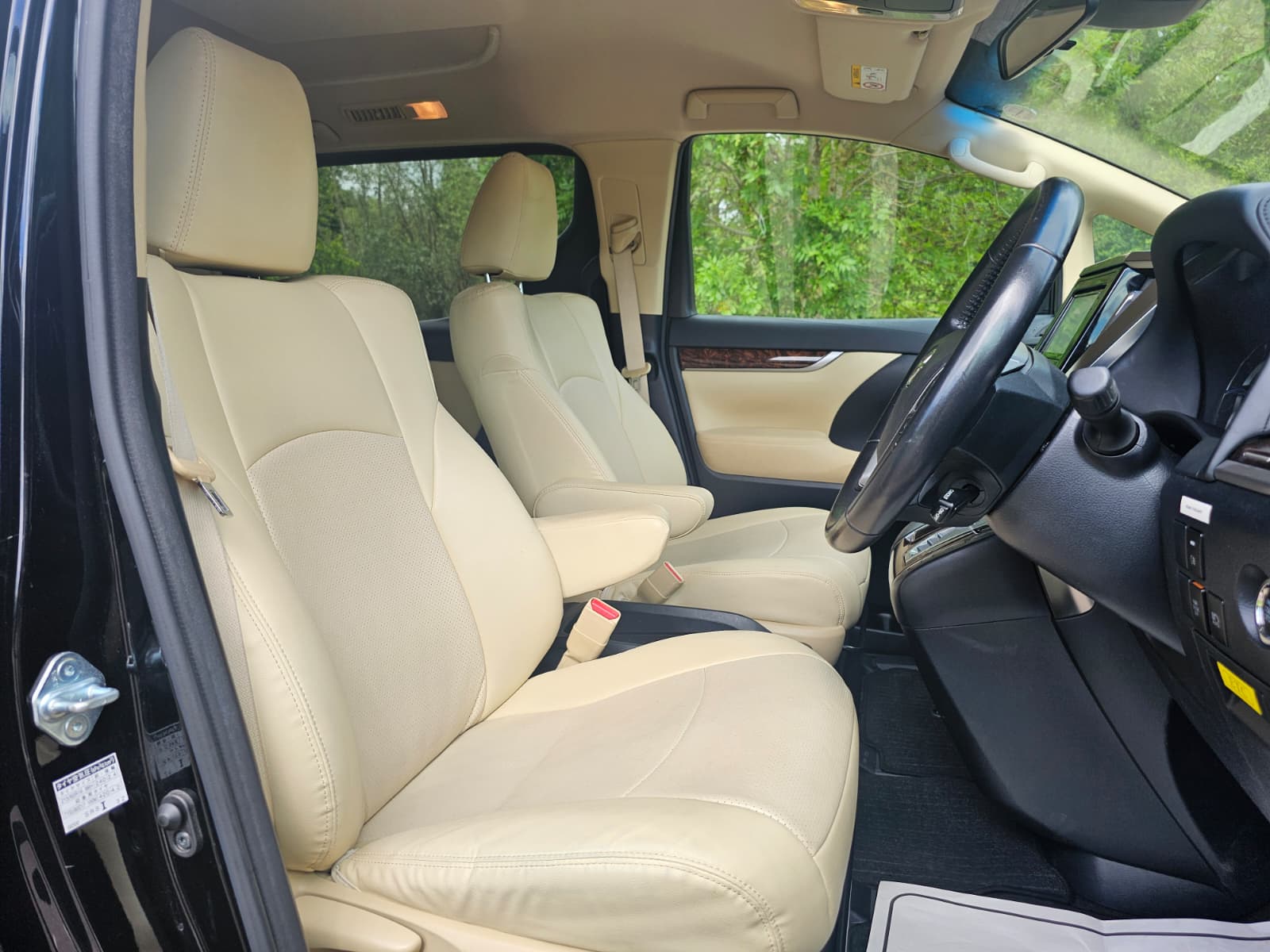 Toyota Vellfire 2.5L Automatic CVT Full Leather Interior 8 Seater Luxury MPV