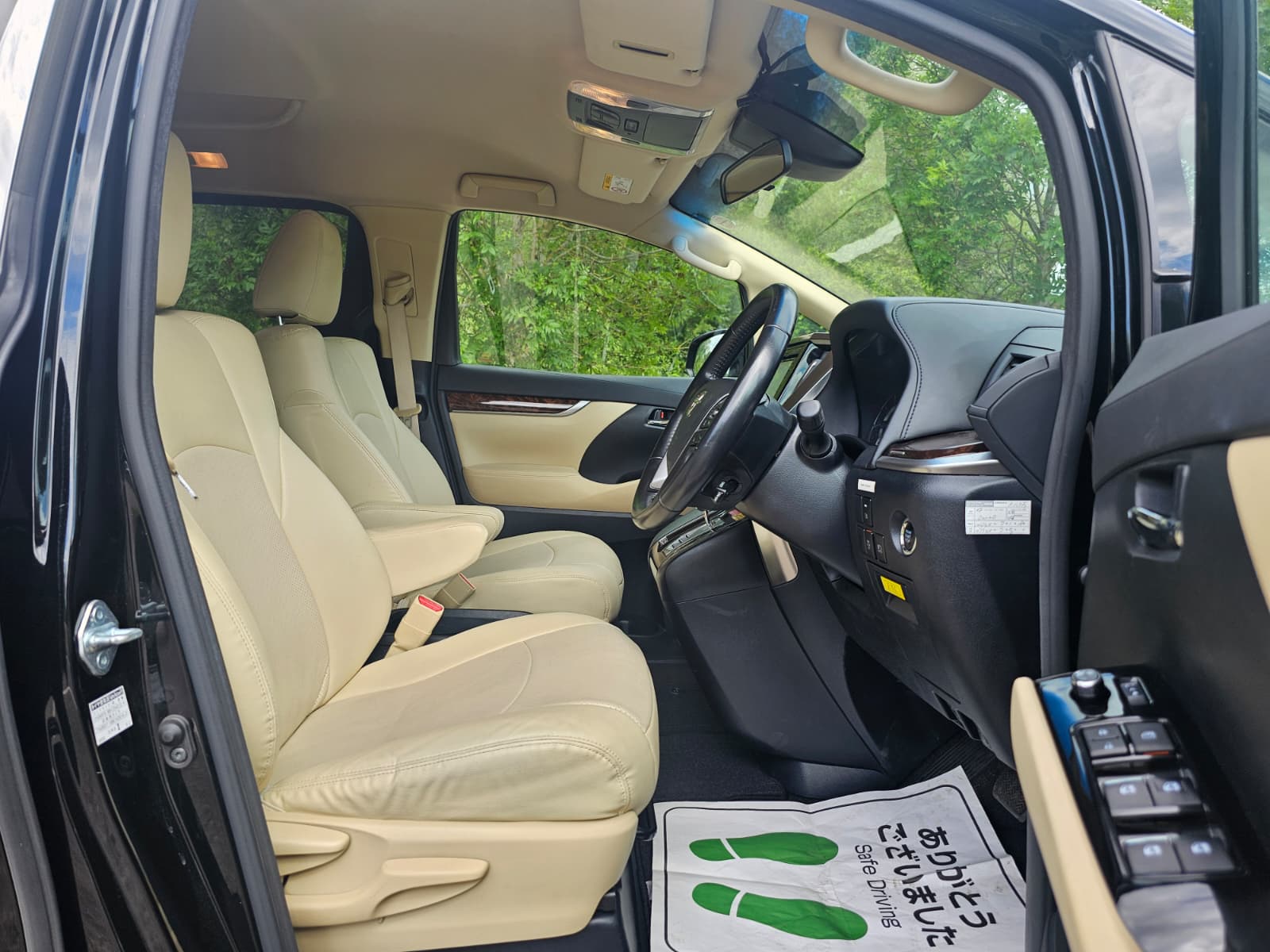 Toyota Vellfire 2.5L Automatic CVT Full Leather Interior 8 Seater Luxury MPV