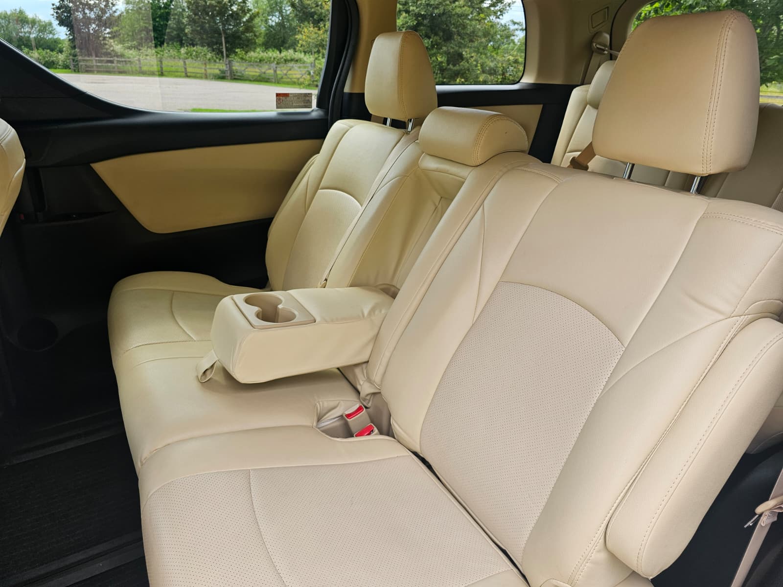 Toyota Vellfire 2.5L Automatic CVT Full Leather Interior 8 Seater Luxury MPV