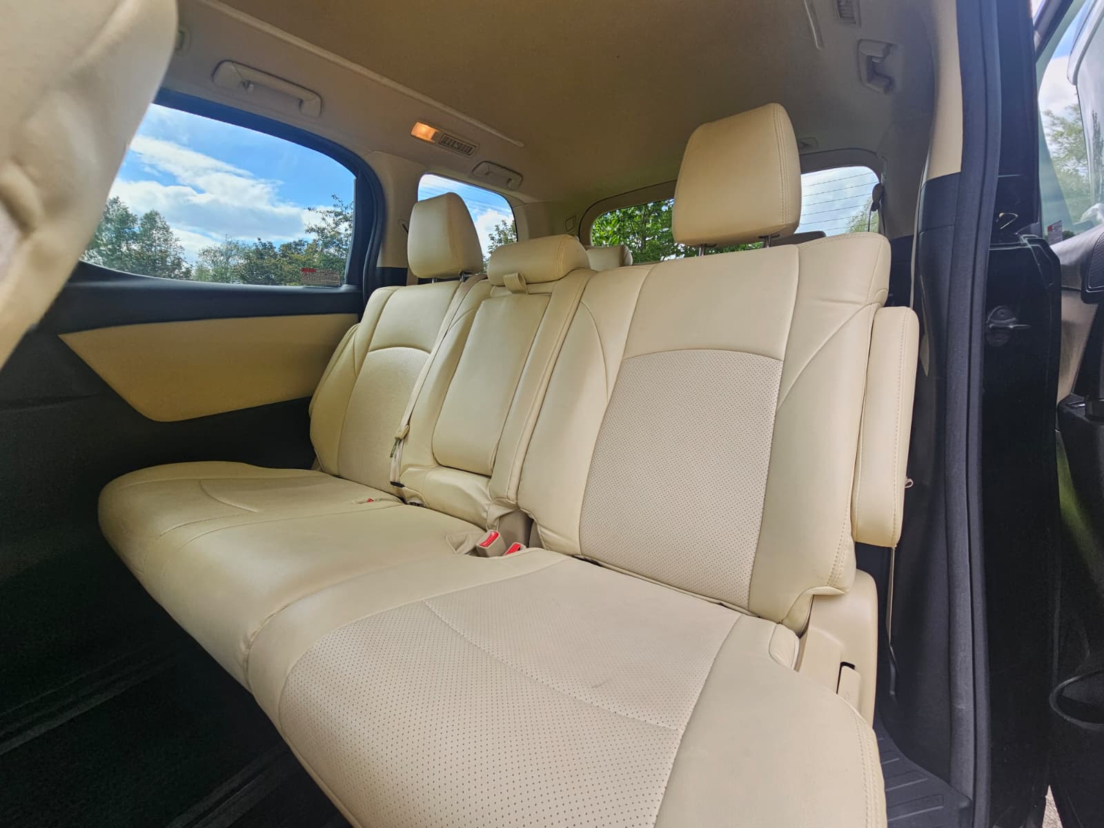 Toyota Vellfire 2.5L Automatic CVT Full Leather Interior 8 Seater Luxury MPV