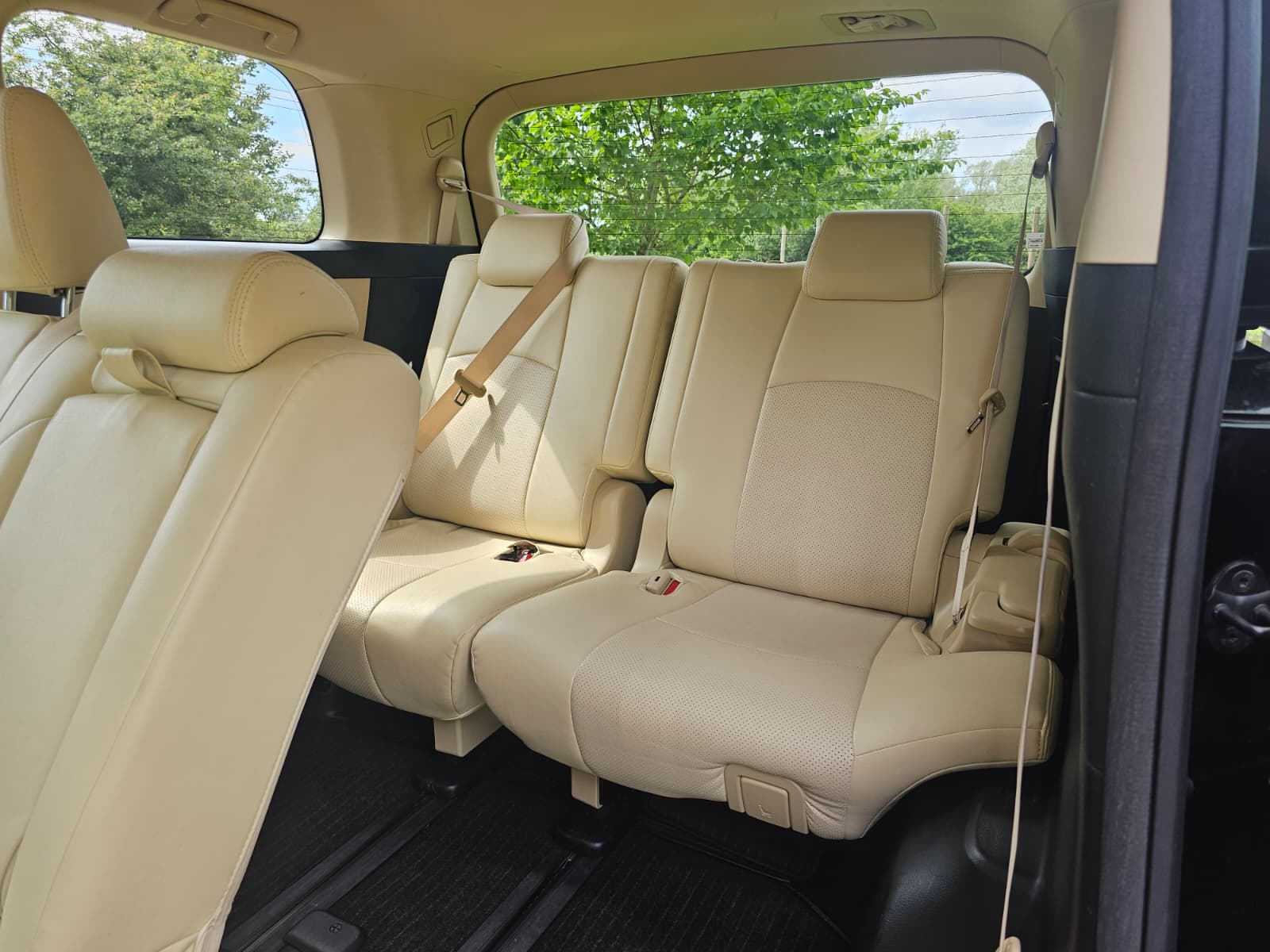 Toyota Vellfire 2.5L Automatic CVT Full Leather Interior 8 Seater Luxury MPV