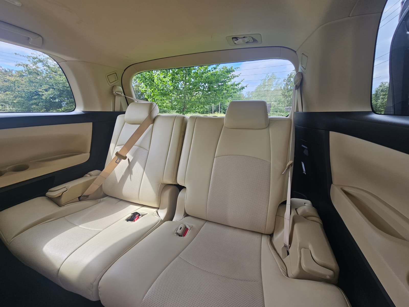 Toyota Vellfire 2.5L Automatic CVT Full Leather Interior 8 Seater Luxury MPV