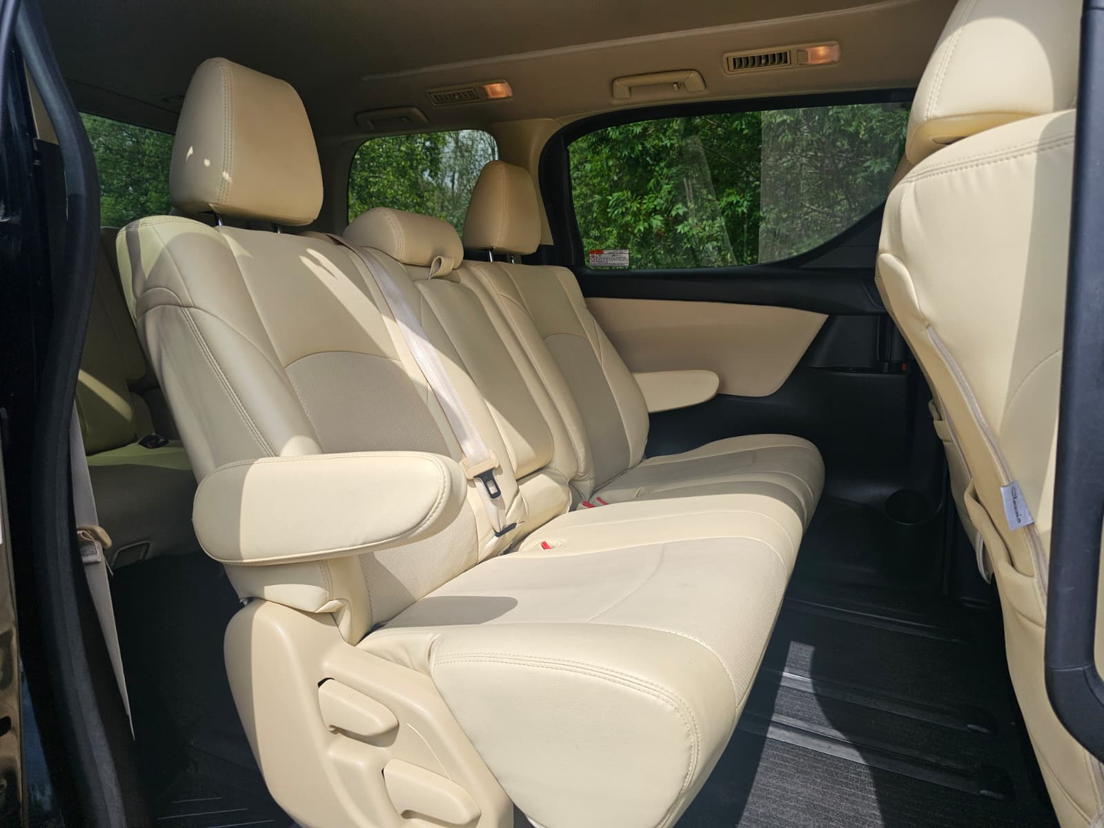 Toyota Vellfire 2.5L Automatic CVT Full Leather Interior 8 Seater Luxury MPV