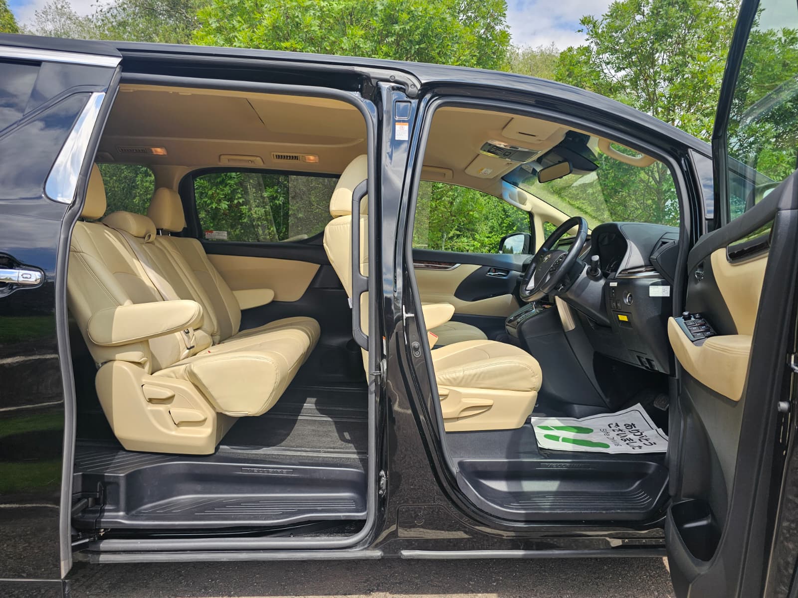 Toyota Vellfire 2.5L Automatic CVT Full Leather Interior 8 Seater Luxury MPV