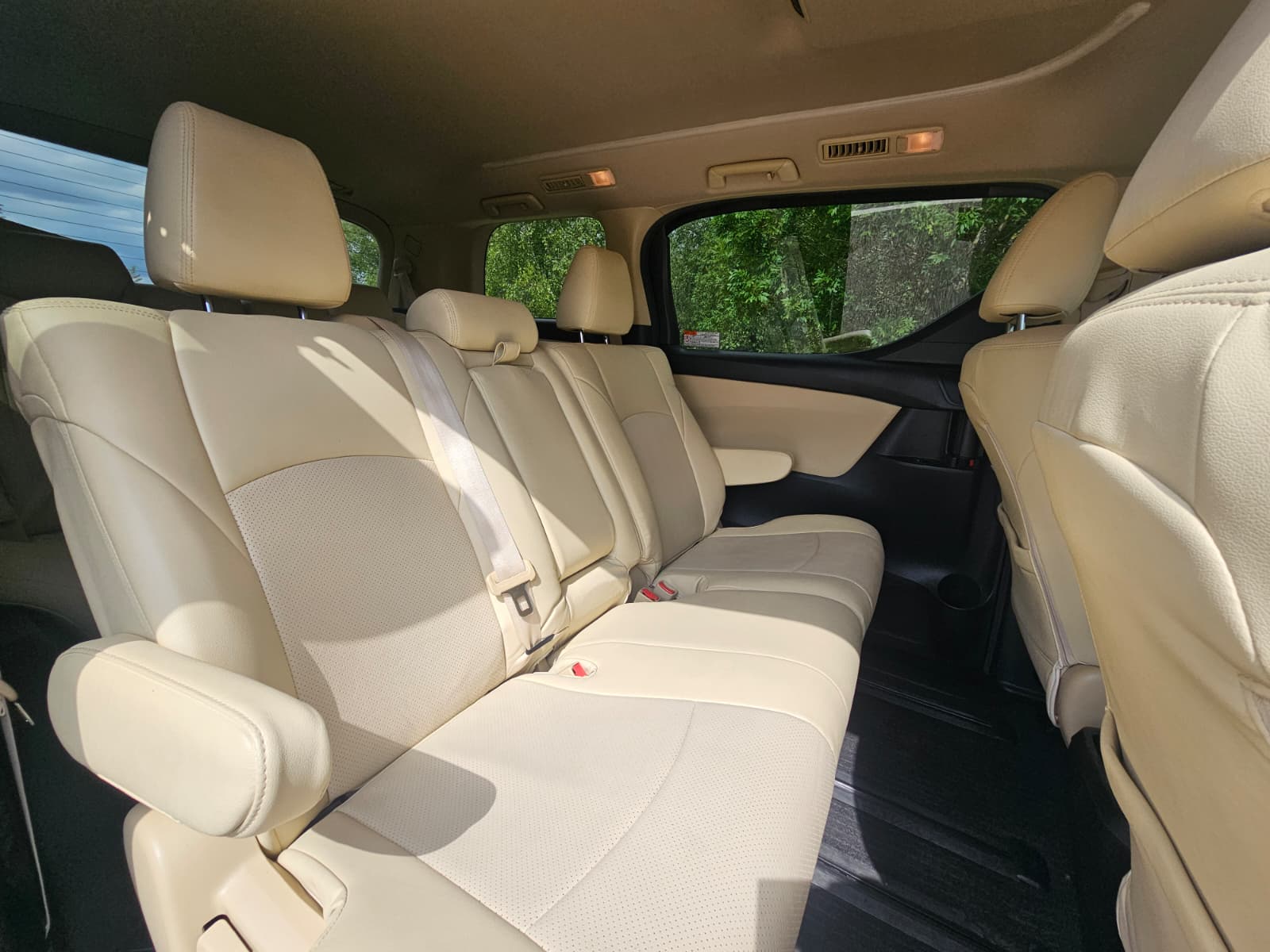 Toyota Vellfire 2.5L Automatic CVT Full Leather Interior 8 Seater Luxury MPV