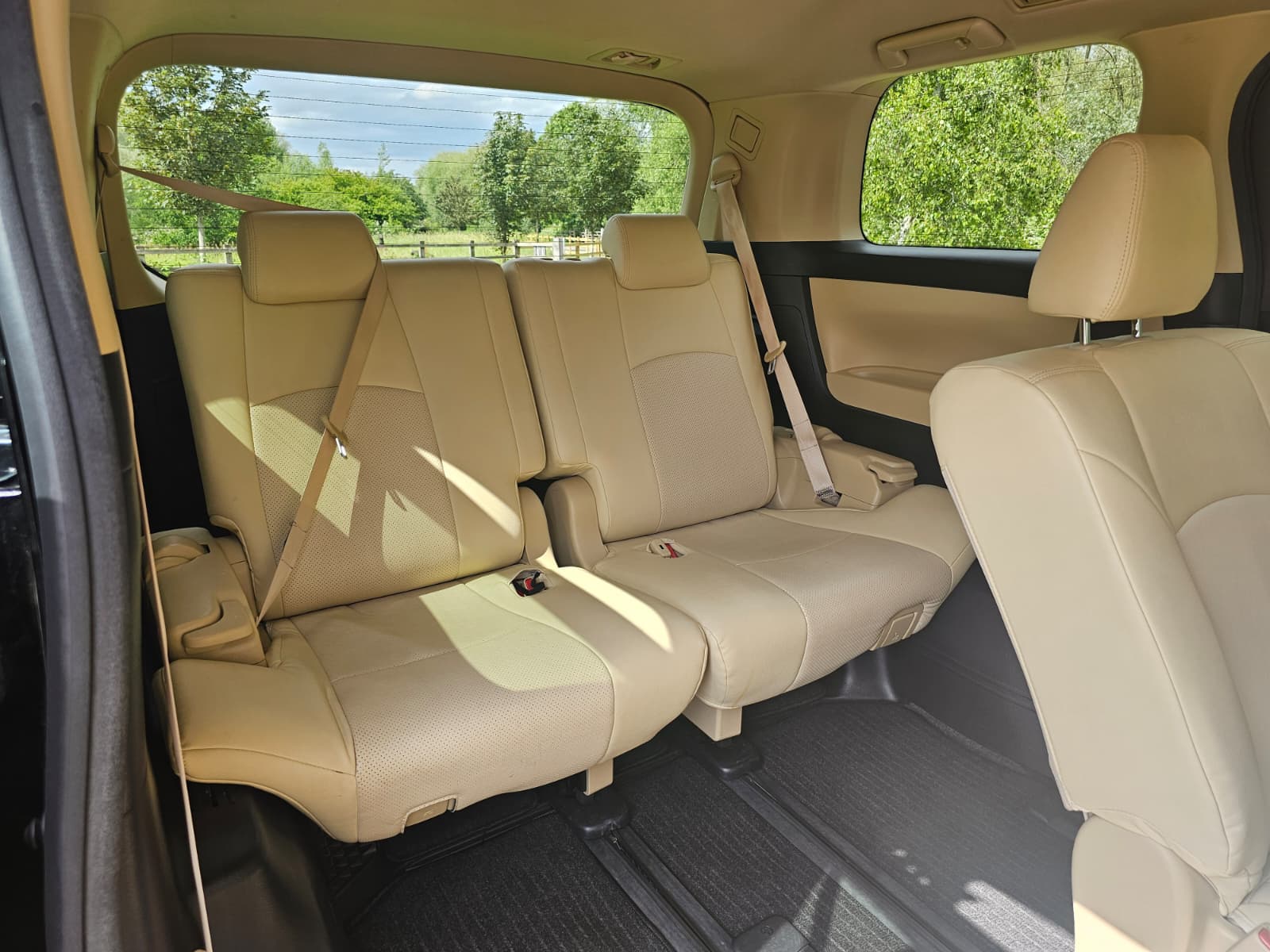 Toyota Vellfire 2.5L Automatic CVT Full Leather Interior 8 Seater Luxury MPV