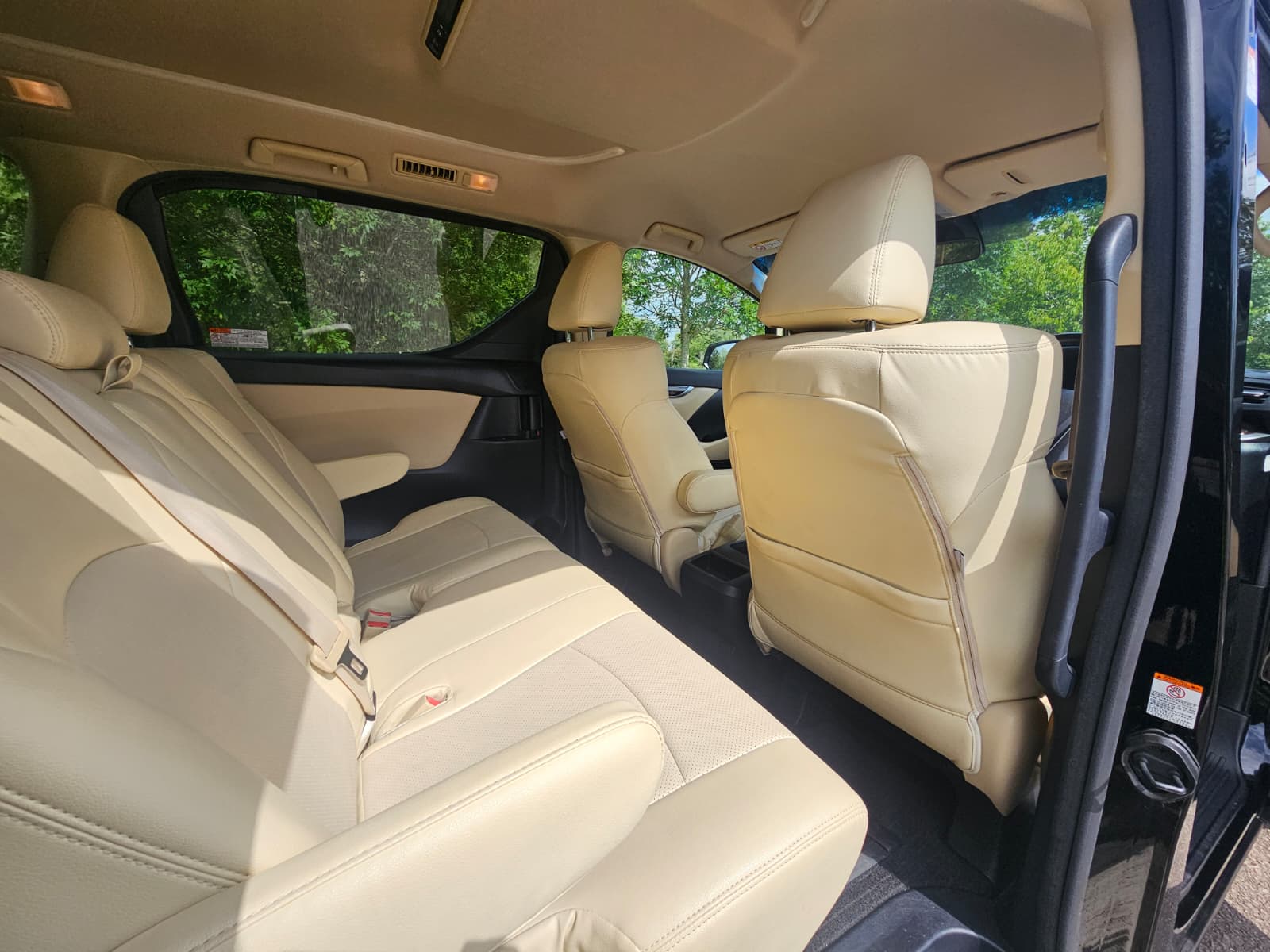 Toyota Vellfire 2.5L Automatic CVT Full Leather Interior 8 Seater Luxury MPV