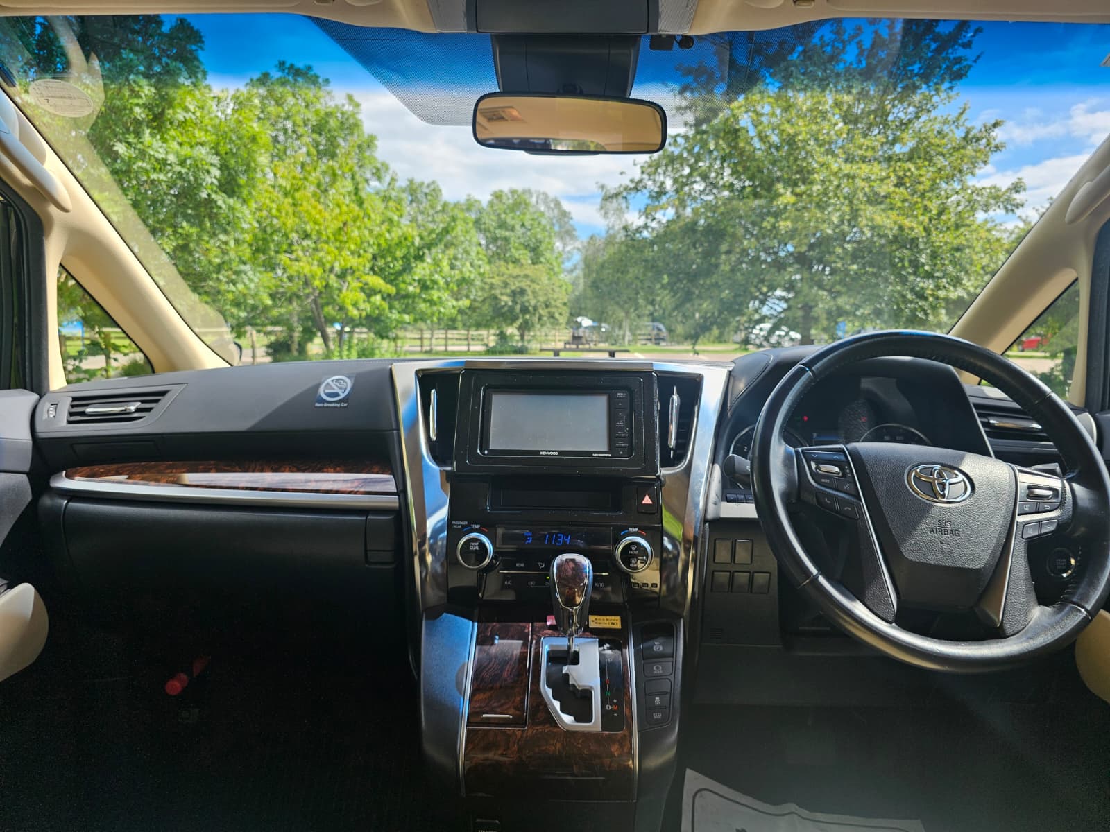 Toyota Vellfire 2.5L Automatic CVT Full Leather Interior 8 Seater Luxury MPV