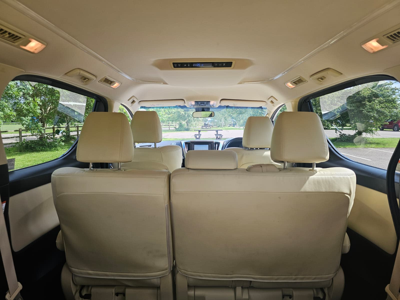 Toyota Vellfire 2.5L Automatic CVT Full Leather Interior 8 Seater Luxury MPV