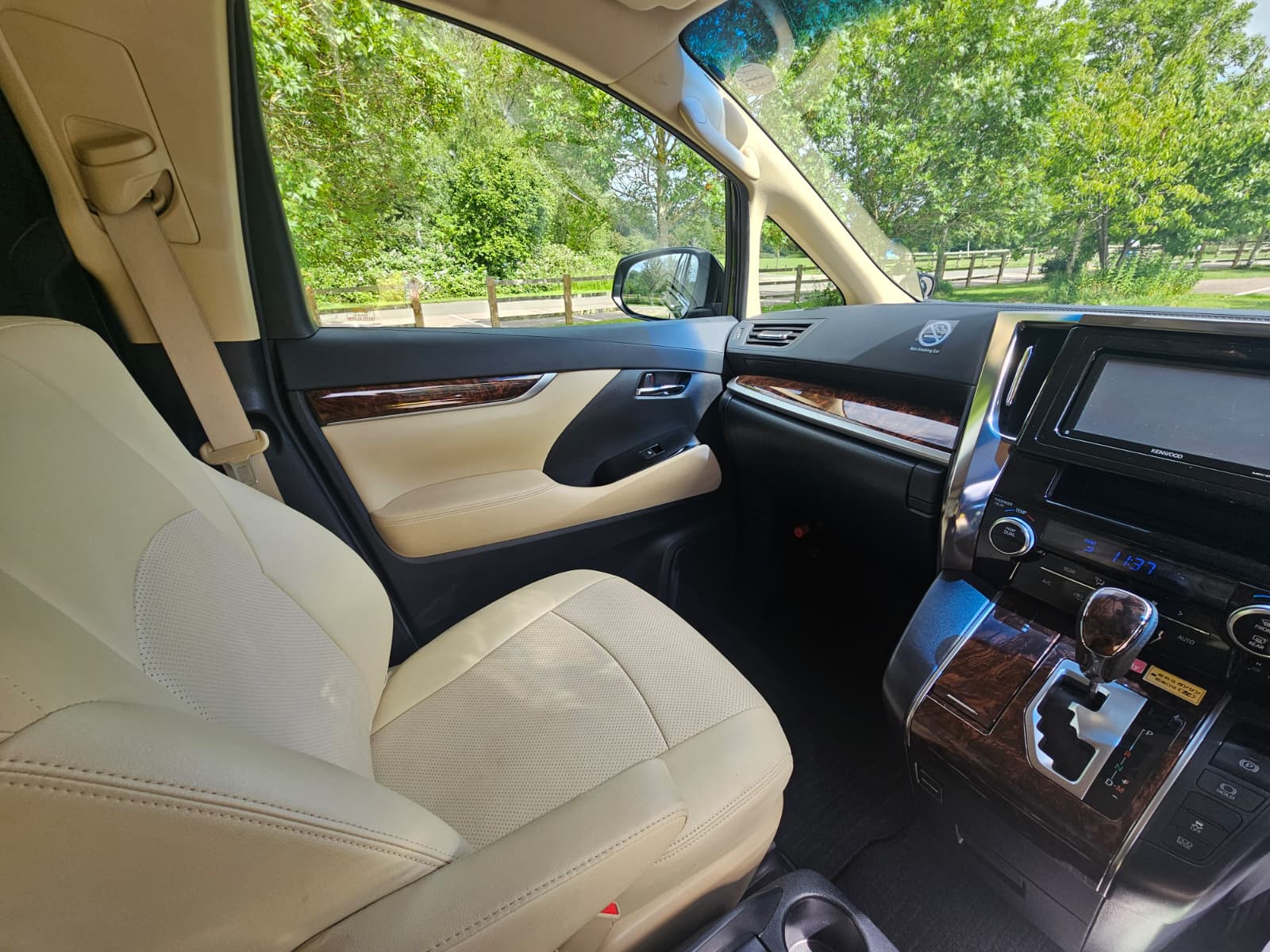 Toyota Vellfire 2.5L Automatic CVT Full Leather Interior 8 Seater Luxury MPV