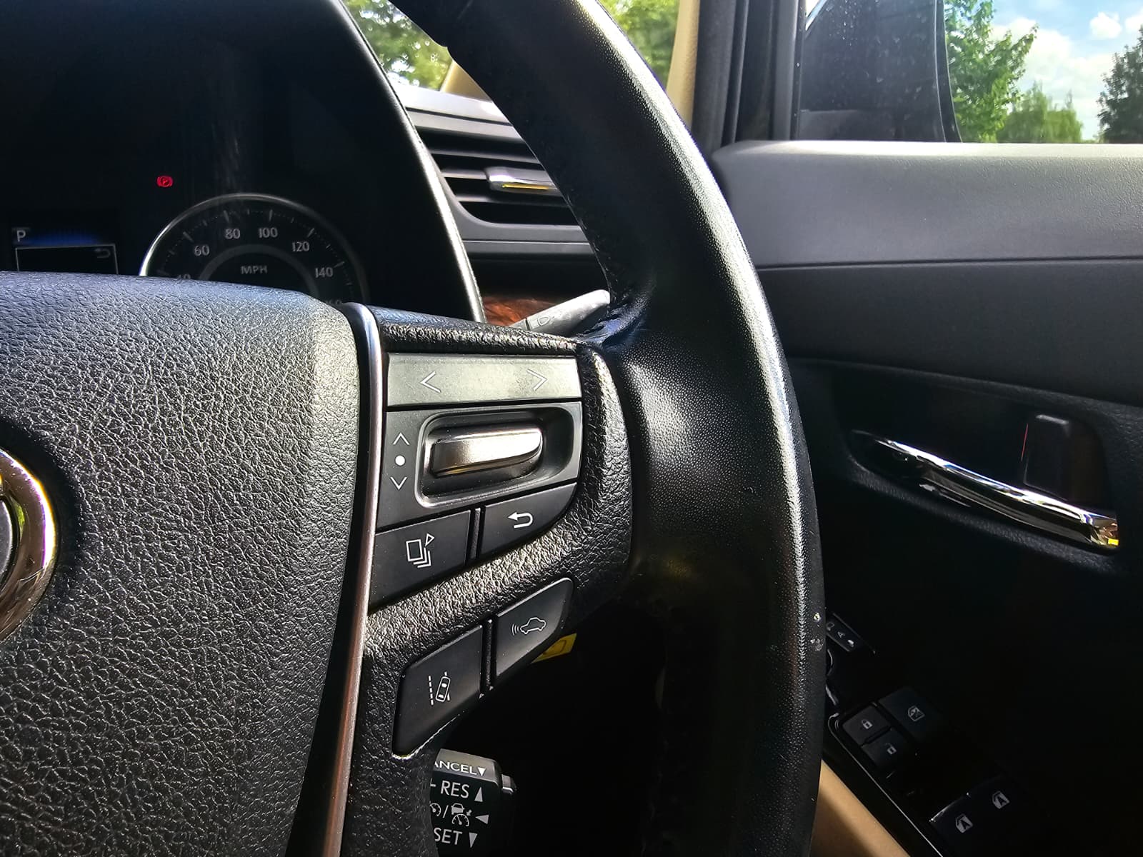 Toyota Vellfire 2.5L Automatic CVT Full Leather Interior 8 Seater Luxury MPV
