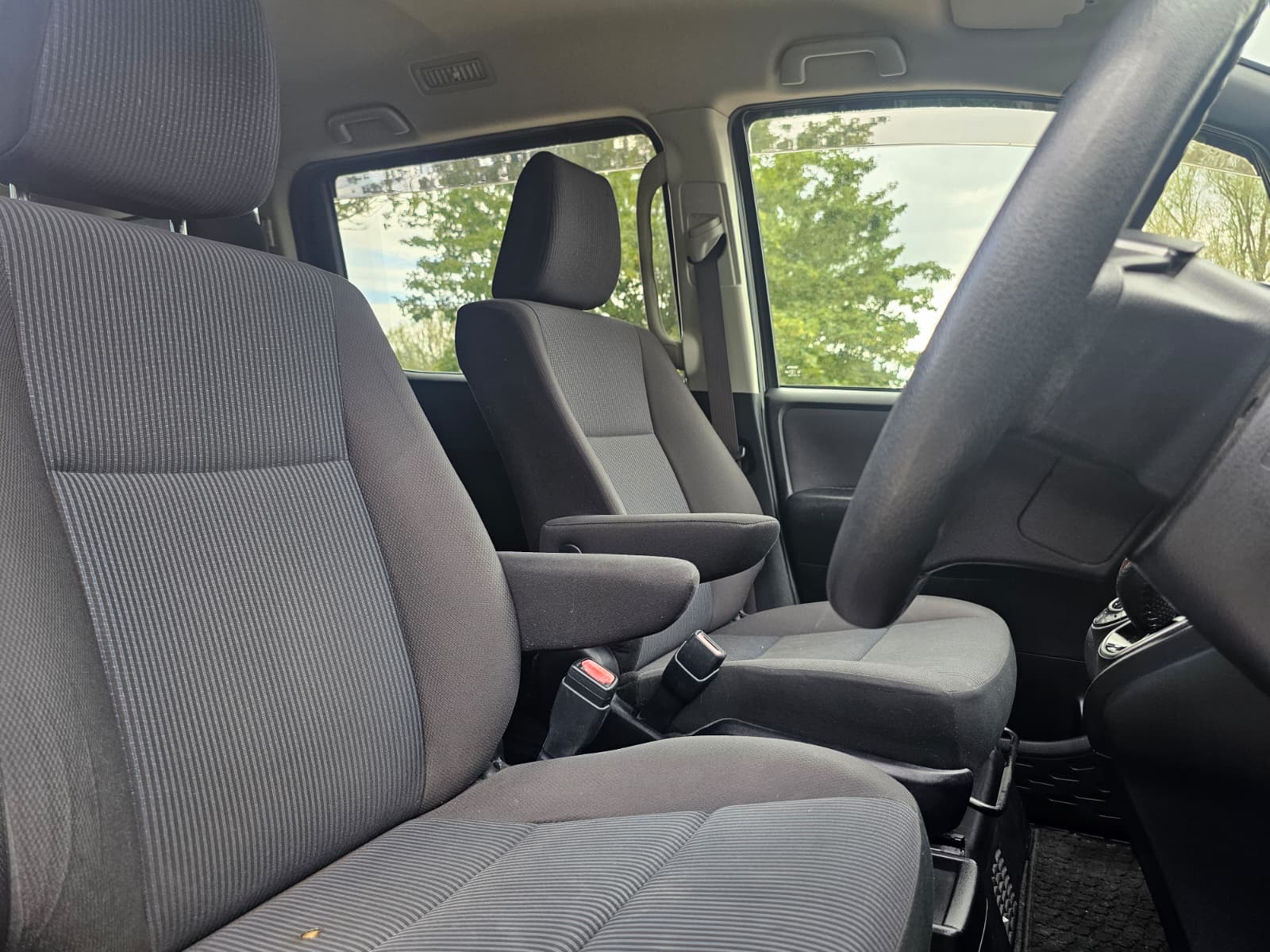TOYOTA NOAH VOXY 1.8h Hybrid Automatic CVT 7 seater 2015/09 MPV