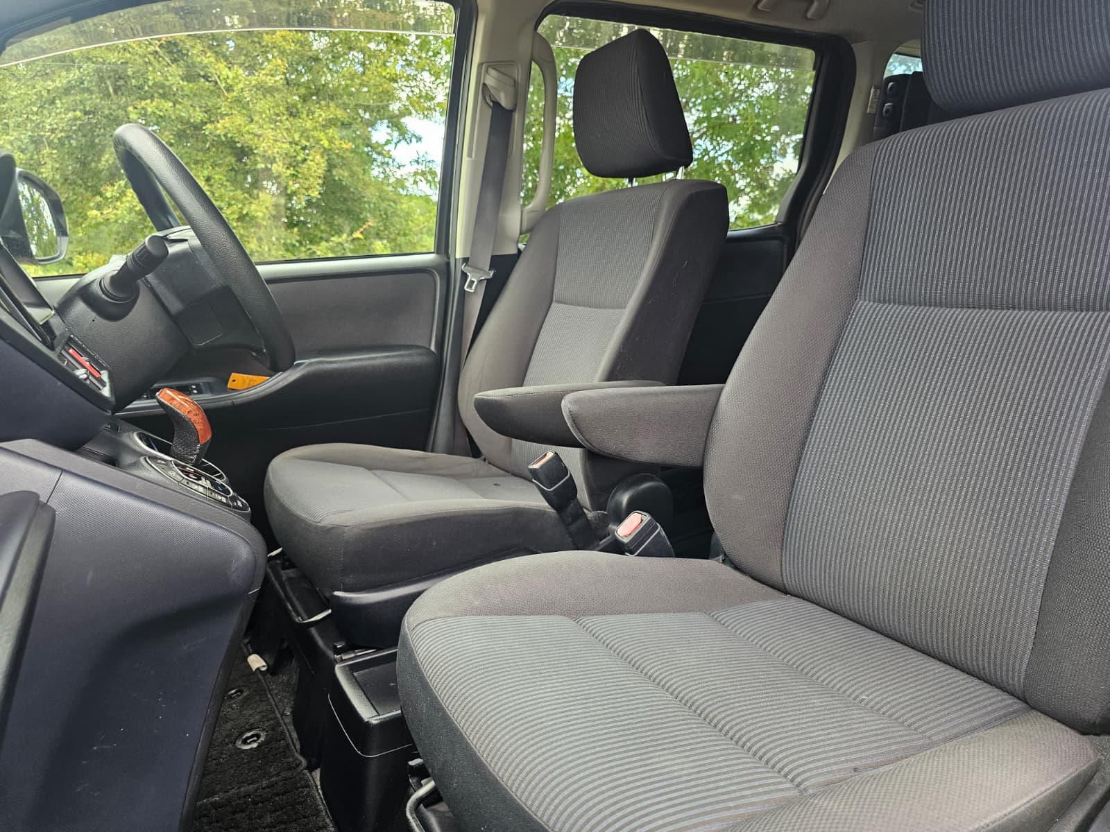 TOYOTA NOAH VOXY 1.8h Hybrid Automatic CVT 7 seater 2015/09 MPV
