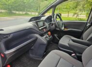 TOYOTA NOAH VOXY 1.8h Hybrid Automatic CVT 7 seater 2015/09 MPV