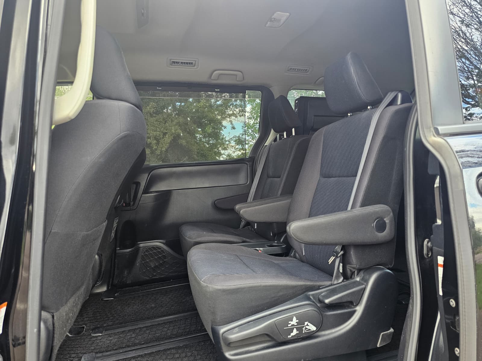 TOYOTA NOAH VOXY 1.8h Hybrid Automatic CVT 7 seater 2015/09 MPV