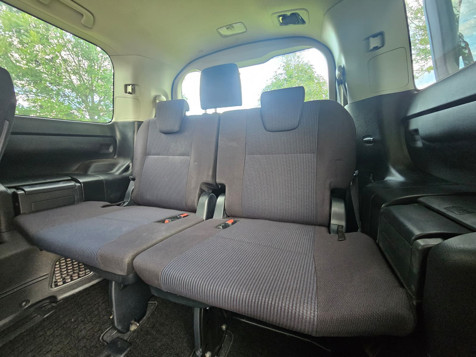 TOYOTA NOAH VOXY 1.8h Hybrid Automatic CVT 7 seater 2015/09 MPV