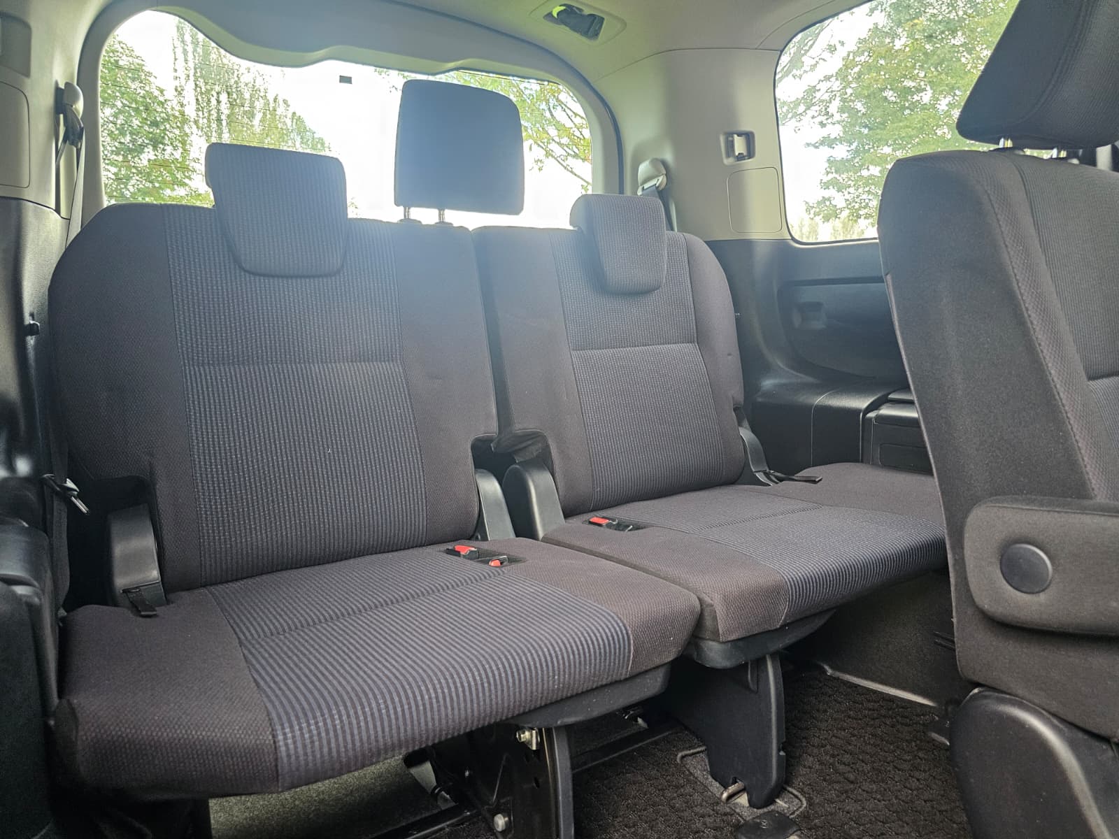 TOYOTA NOAH VOXY 1.8h Hybrid Automatic CVT 7 seater 2015/09 MPV