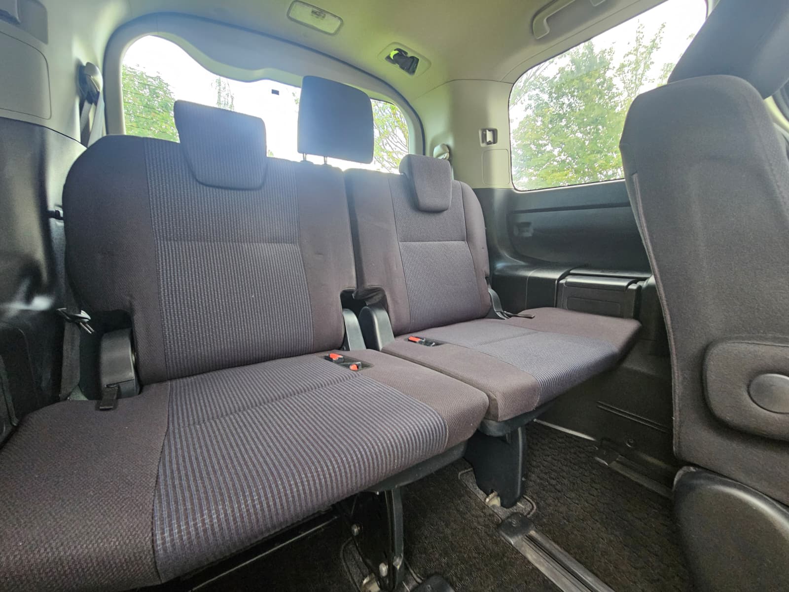 TOYOTA NOAH VOXY 1.8h Hybrid Automatic CVT 7 seater 2015/09 MPV