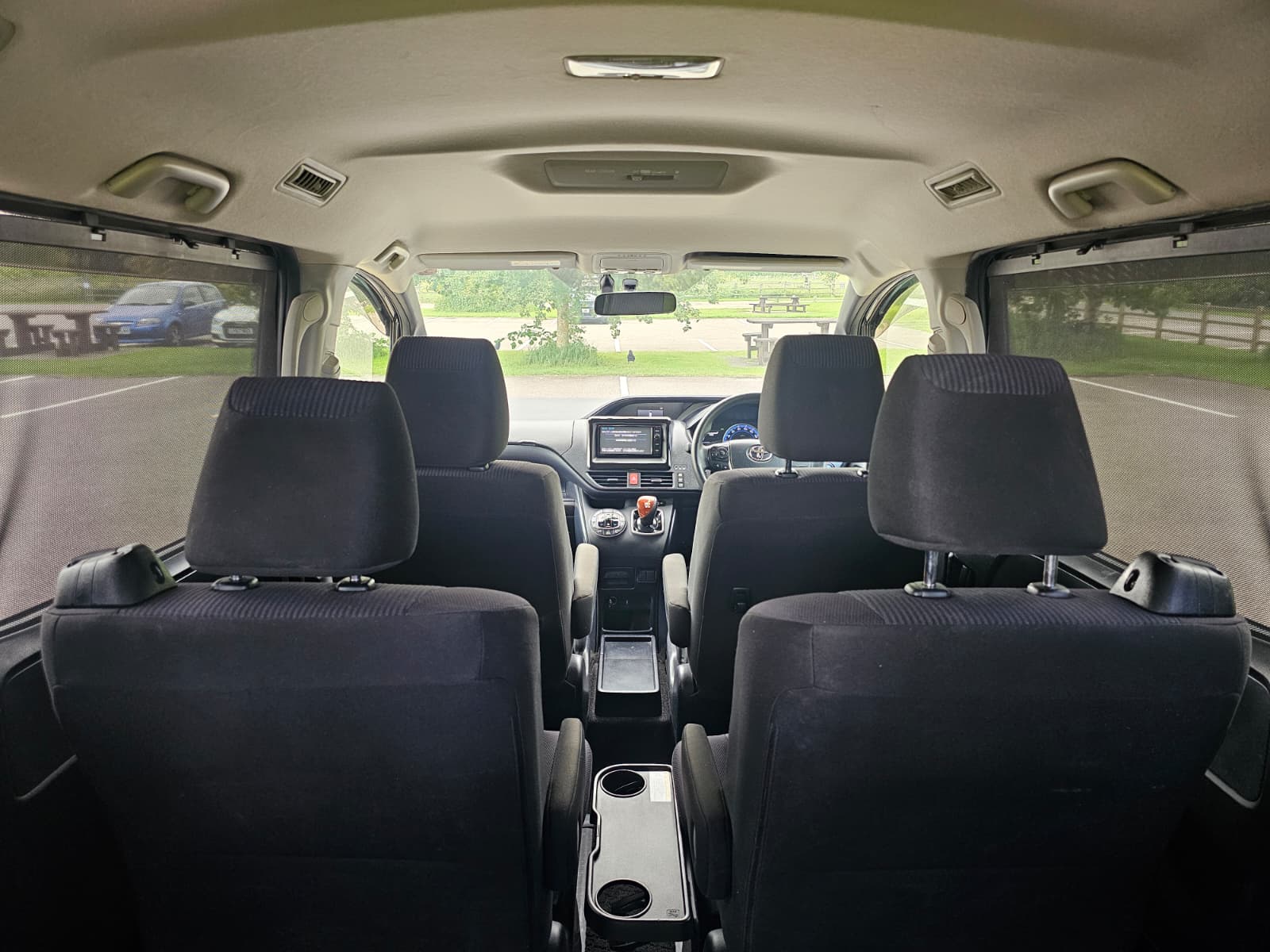 TOYOTA NOAH VOXY 1.8h Hybrid Automatic CVT 7 seater 2015/09 MPV