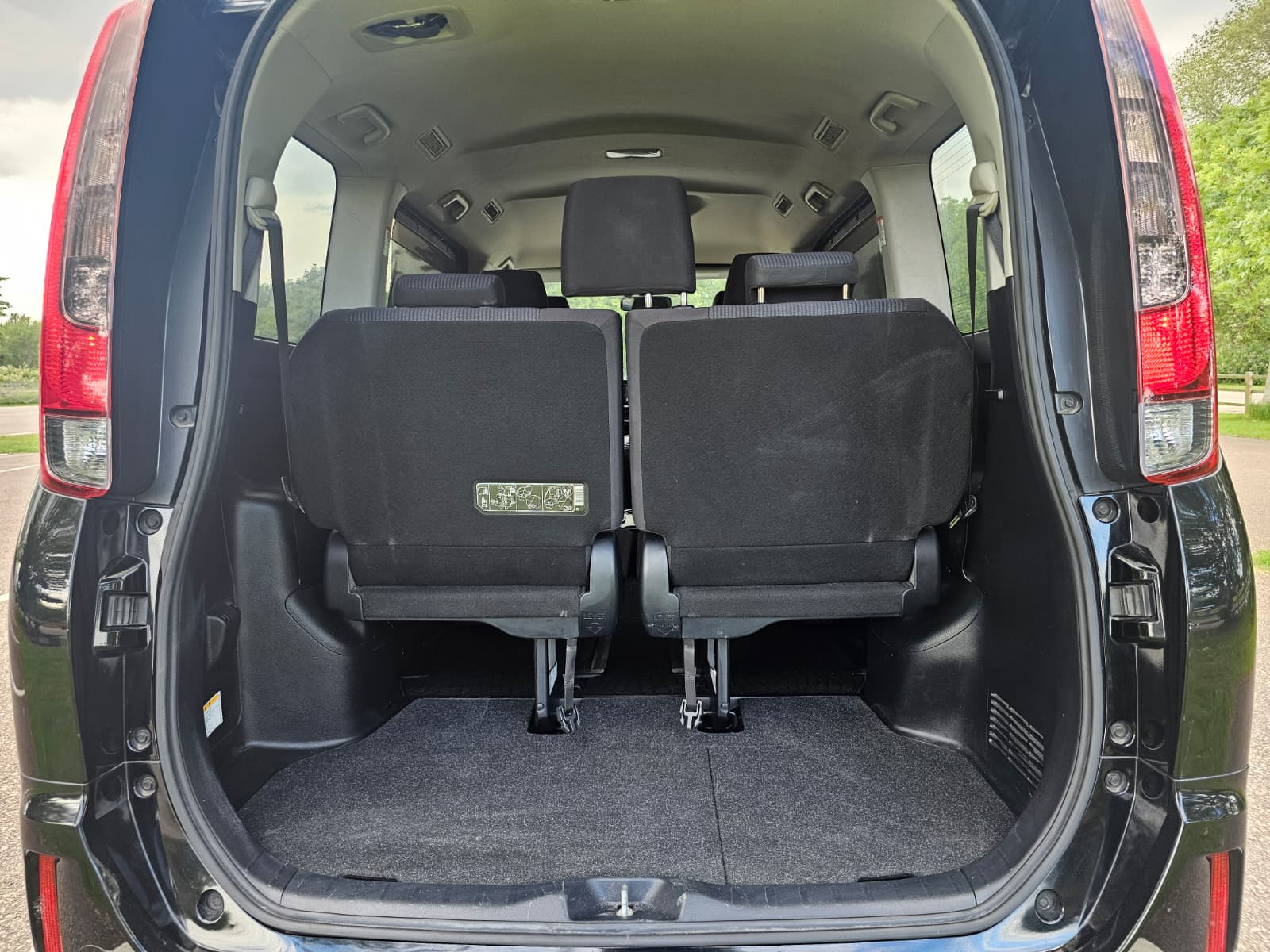 TOYOTA NOAH VOXY 1.8h Hybrid Automatic CVT 7 seater 2015/09 MPV