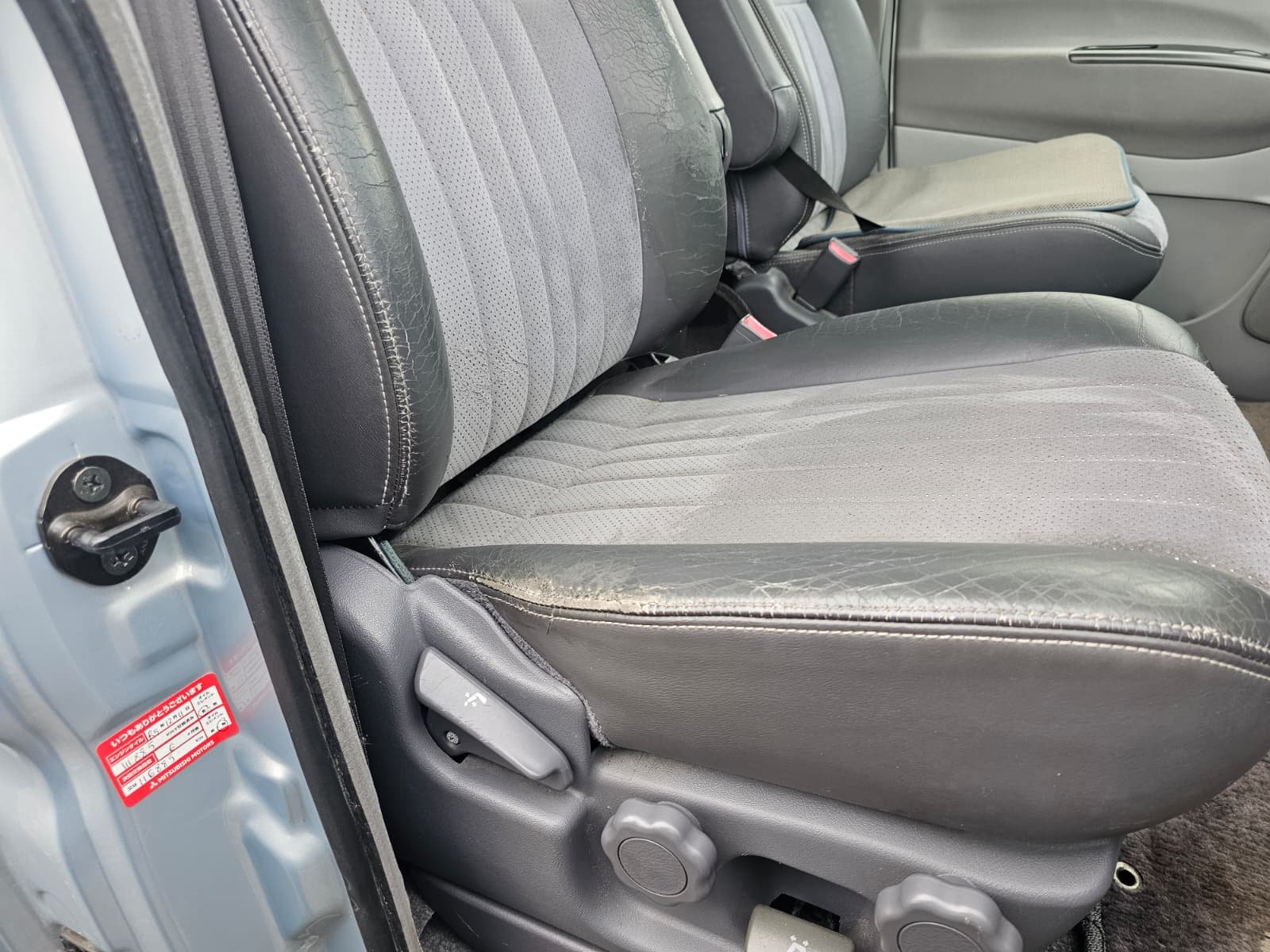 MITSUBISHI DELICA L400 Spacegear Chamonix 3.0 Auto V6 4X4 / 2WD
