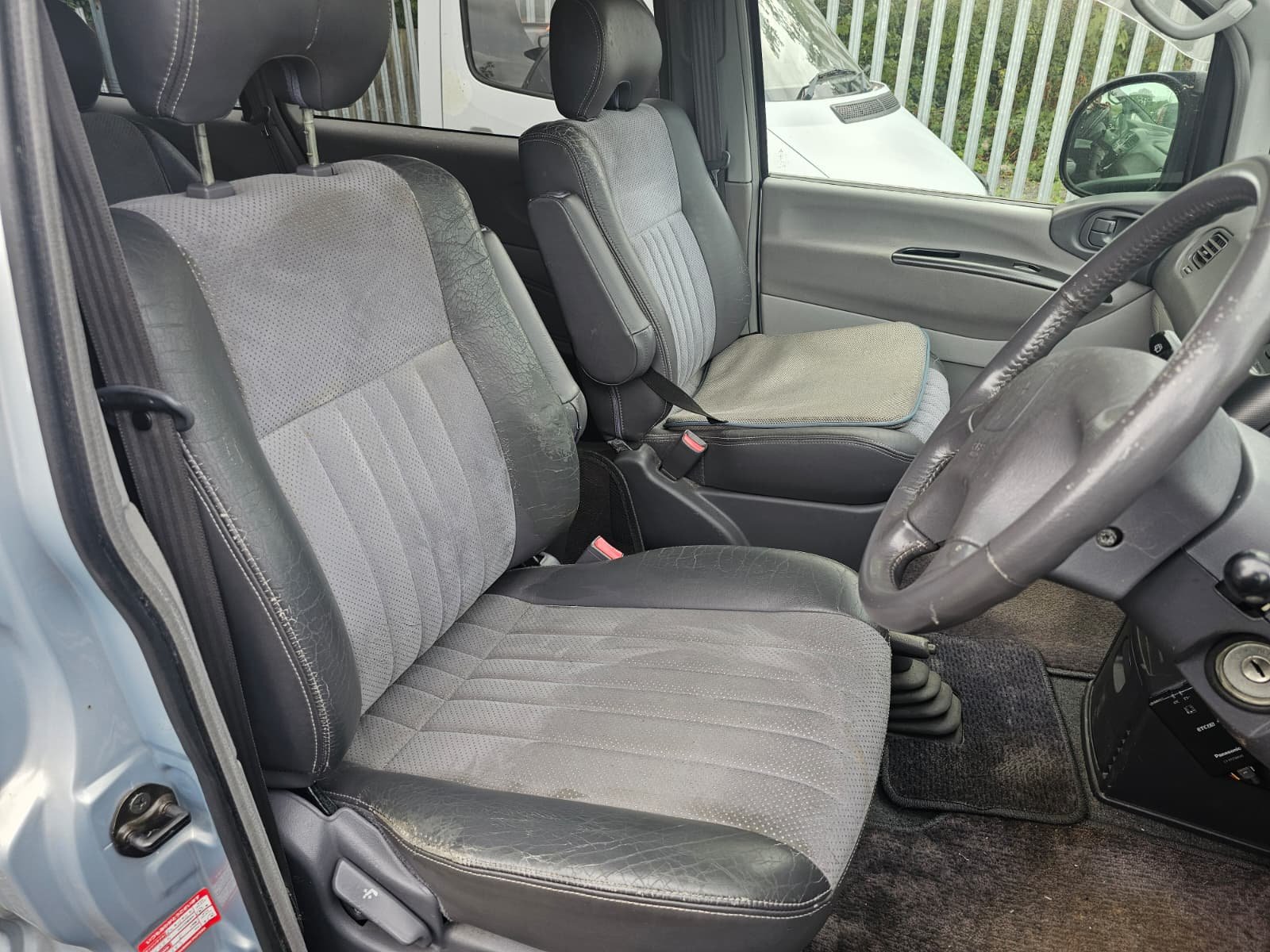 MITSUBISHI DELICA L400 Spacegear Chamonix 3.0 Auto V6 4X4 / 2WD