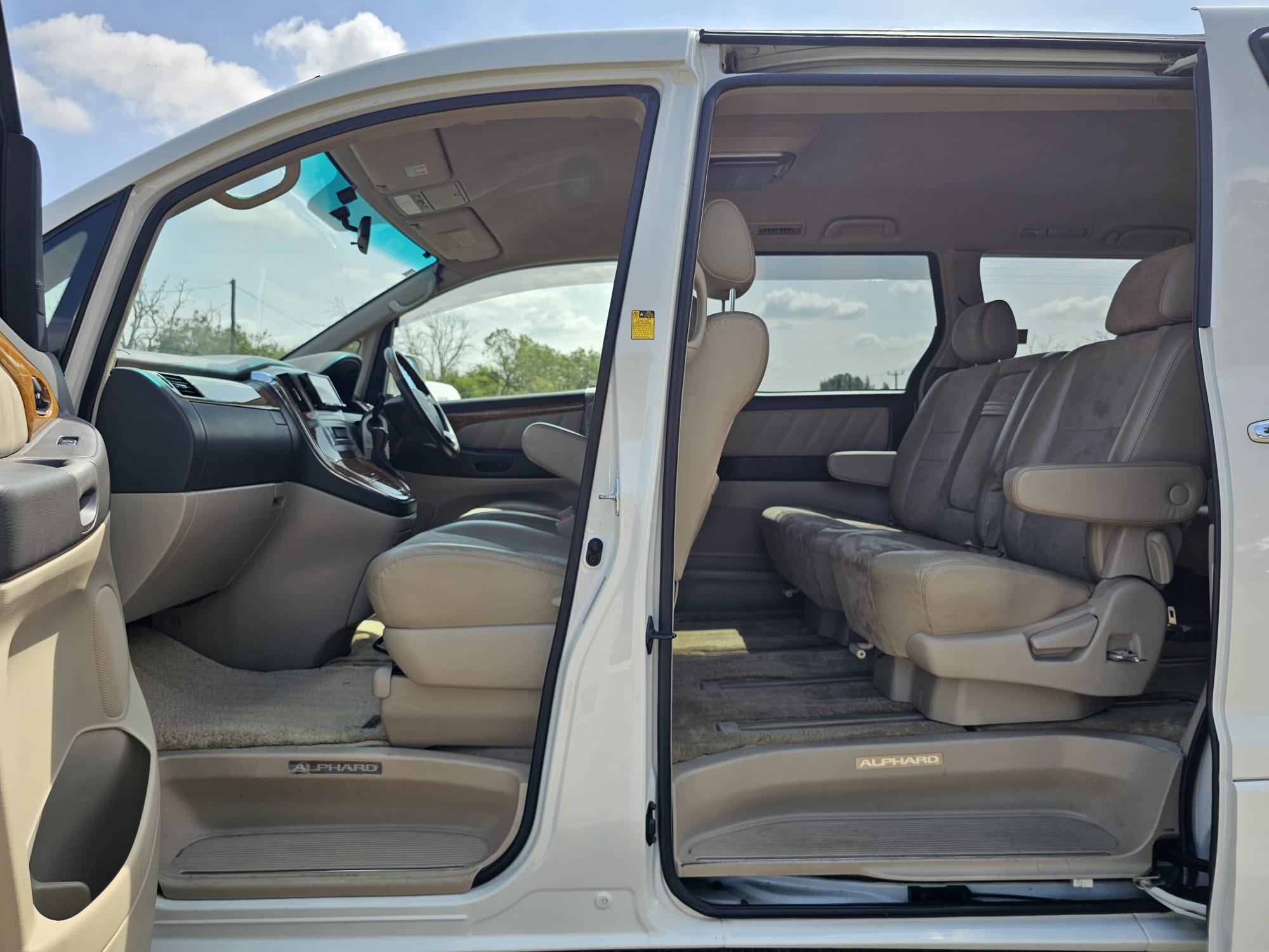 Toyota Alphard G-Edition 3.0L V6 Automatic CVT 8 Seater MPV