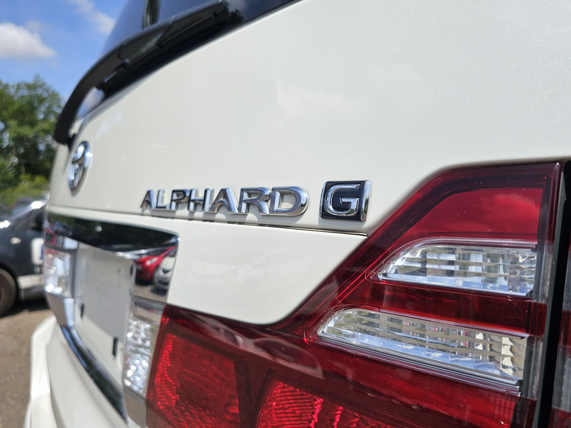 Toyota Alphard G-Edition 3.0L V6 Automatic CVT 8 Seater MPV