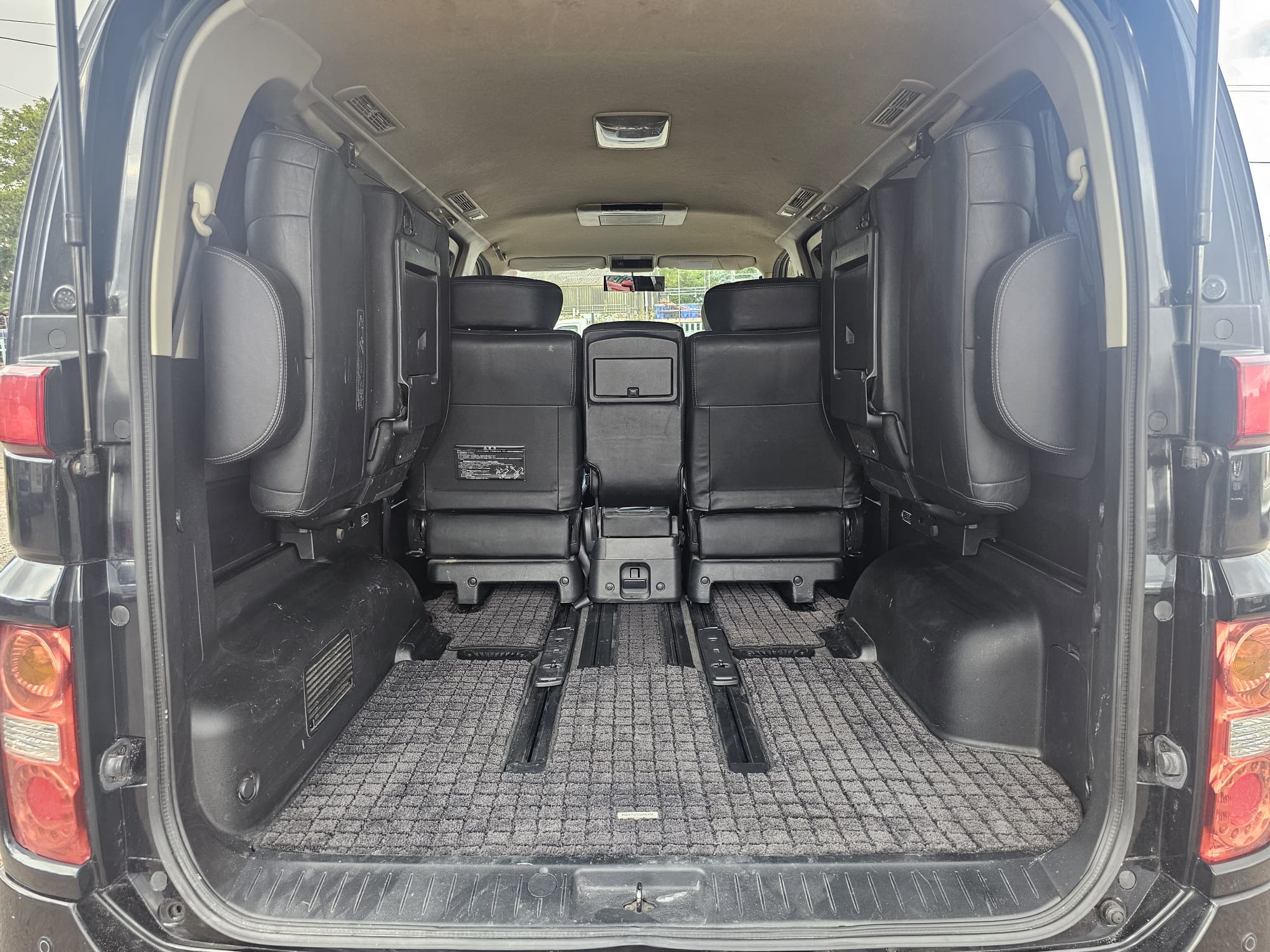 NISSAN ELGRAND Highway Star 3.5 V6 Auto 8 Seater MPV 50k Miles only Ulez Compliant
