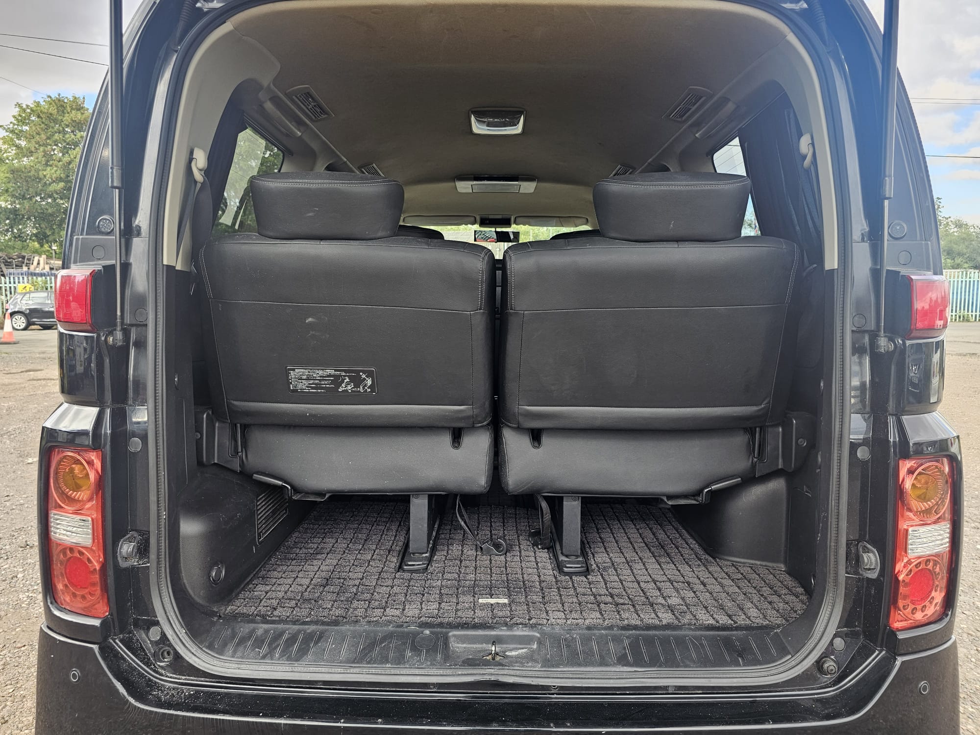 NISSAN ELGRAND Highway Star 3.5 V6 Auto 8 Seater MPV 50k Miles only Ulez Compliant