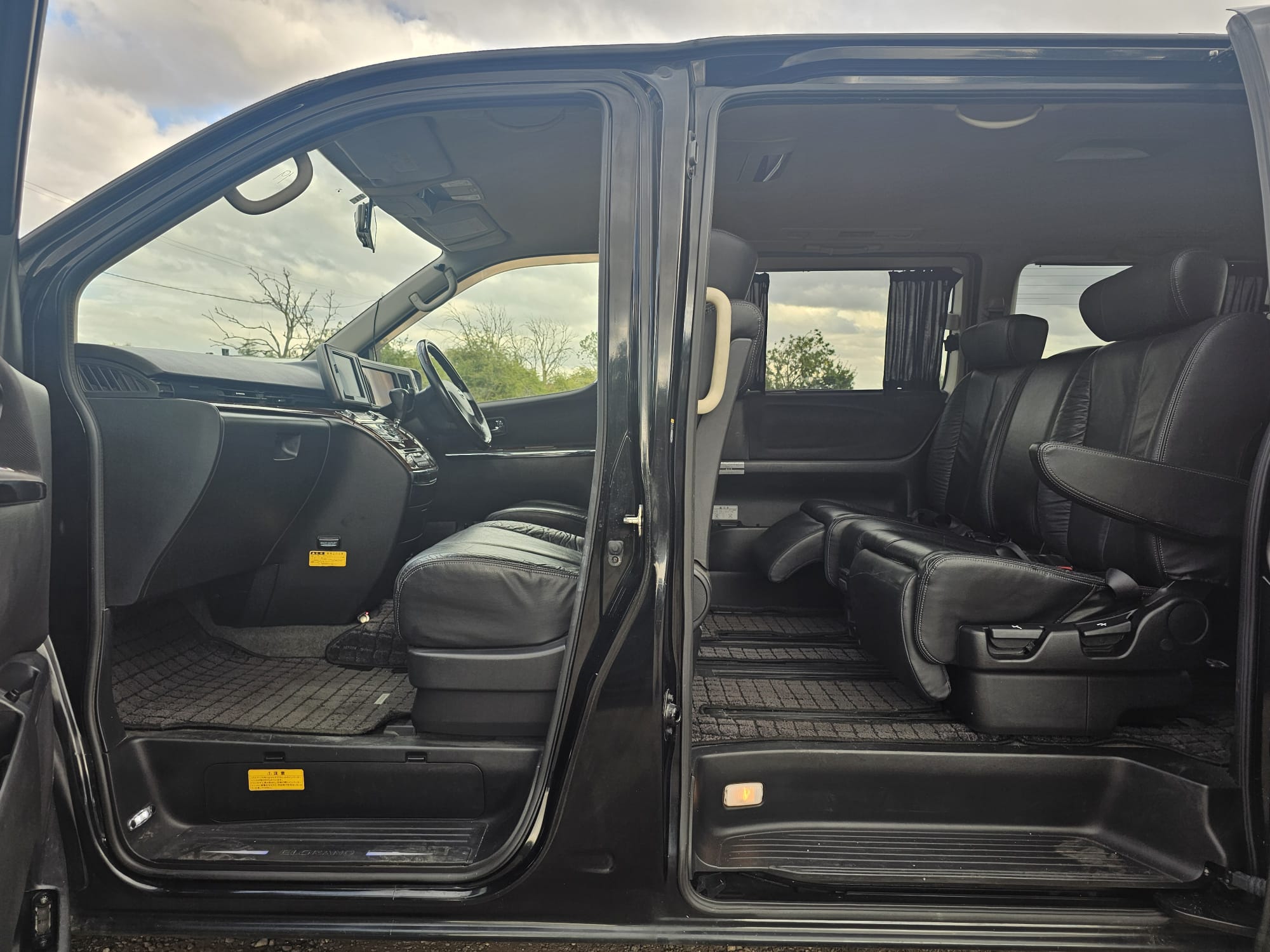 NISSAN ELGRAND Highway Star 3.5 V6 Auto 8 Seater MPV 50k Miles only Ulez Compliant