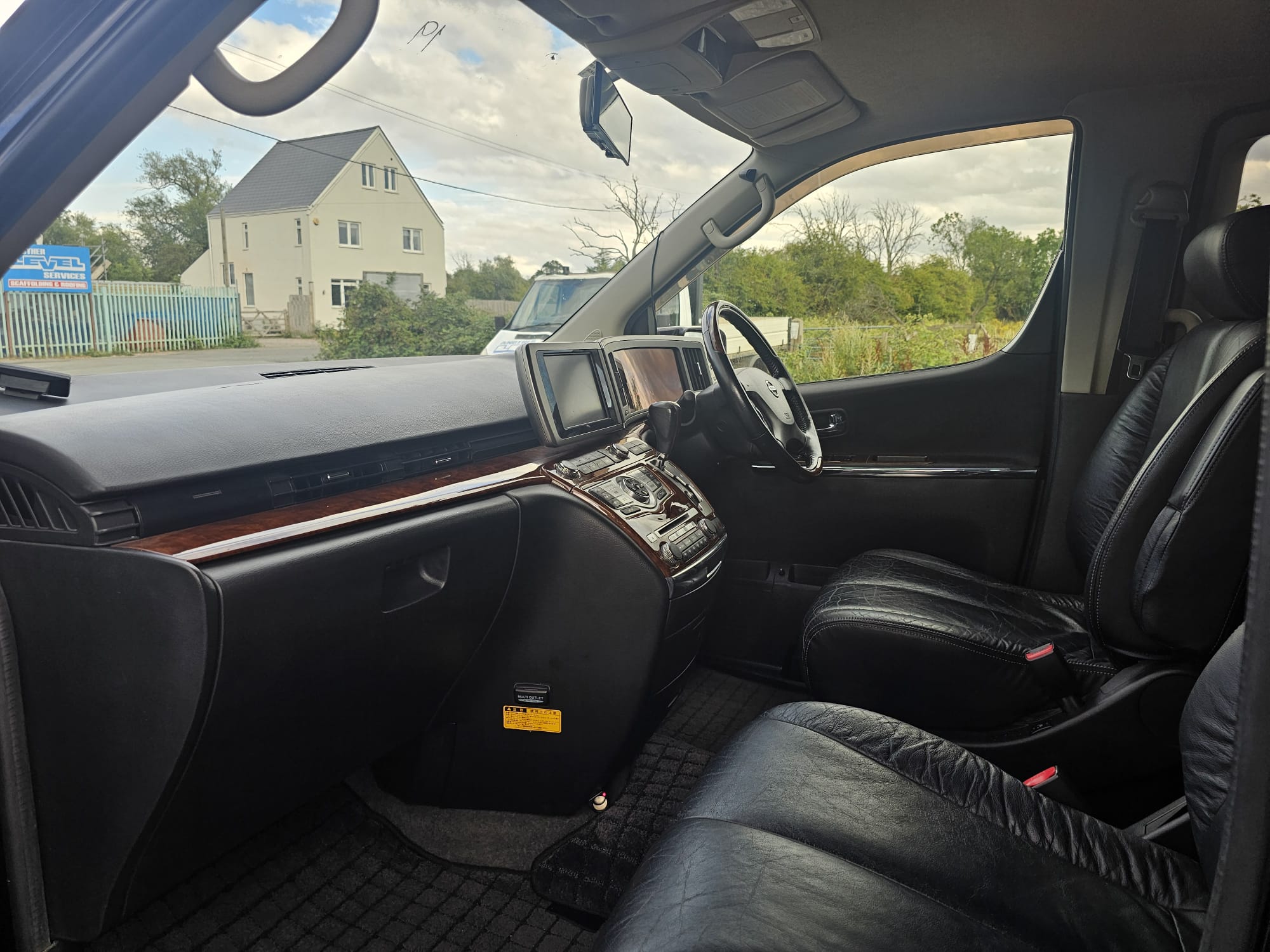 NISSAN ELGRAND Highway Star 3.5 V6 Auto 8 Seater MPV 50k Miles only Ulez Compliant