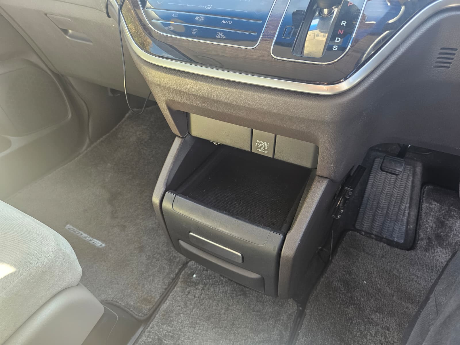 HONDA ODYSSEY 2.4 AWD Automatic CVT 8 Seater MPV