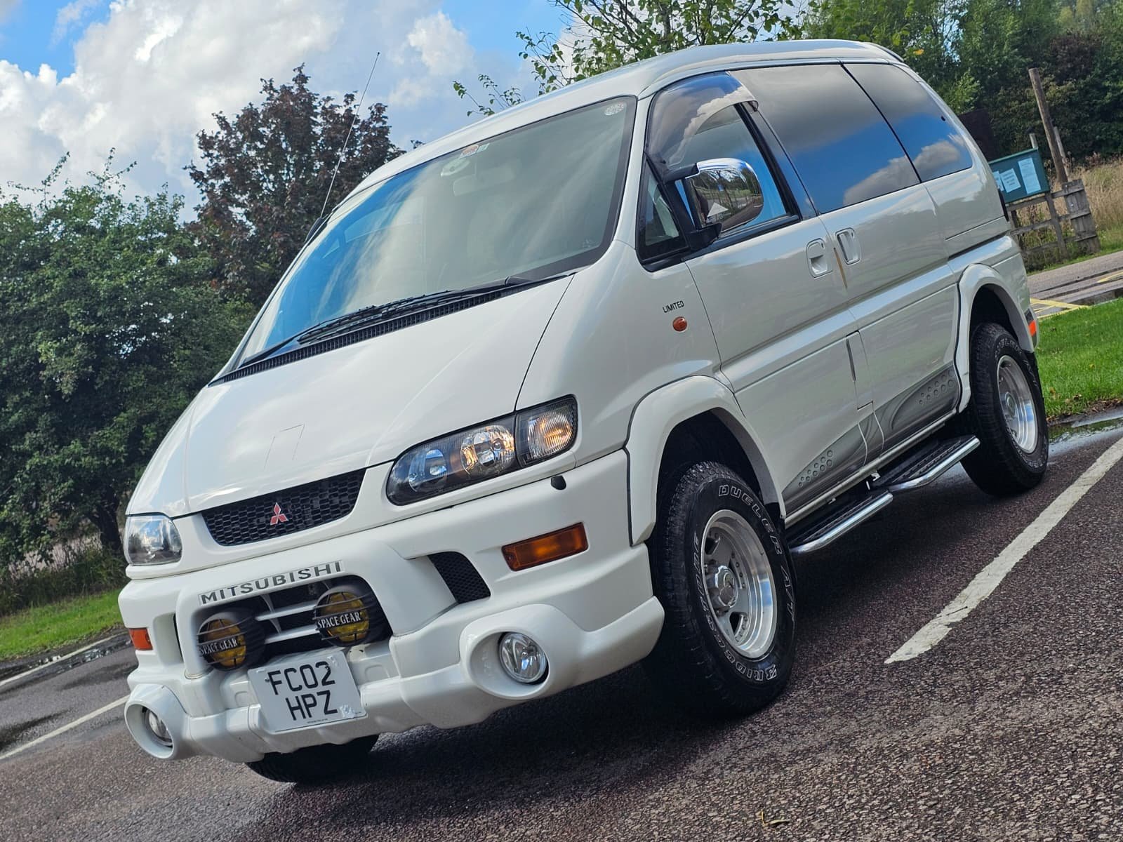 MITSUBISHI DELICA Space Gear 20th Anniversary 3.0L Auto 2WD/4WD 8 Seater MPV