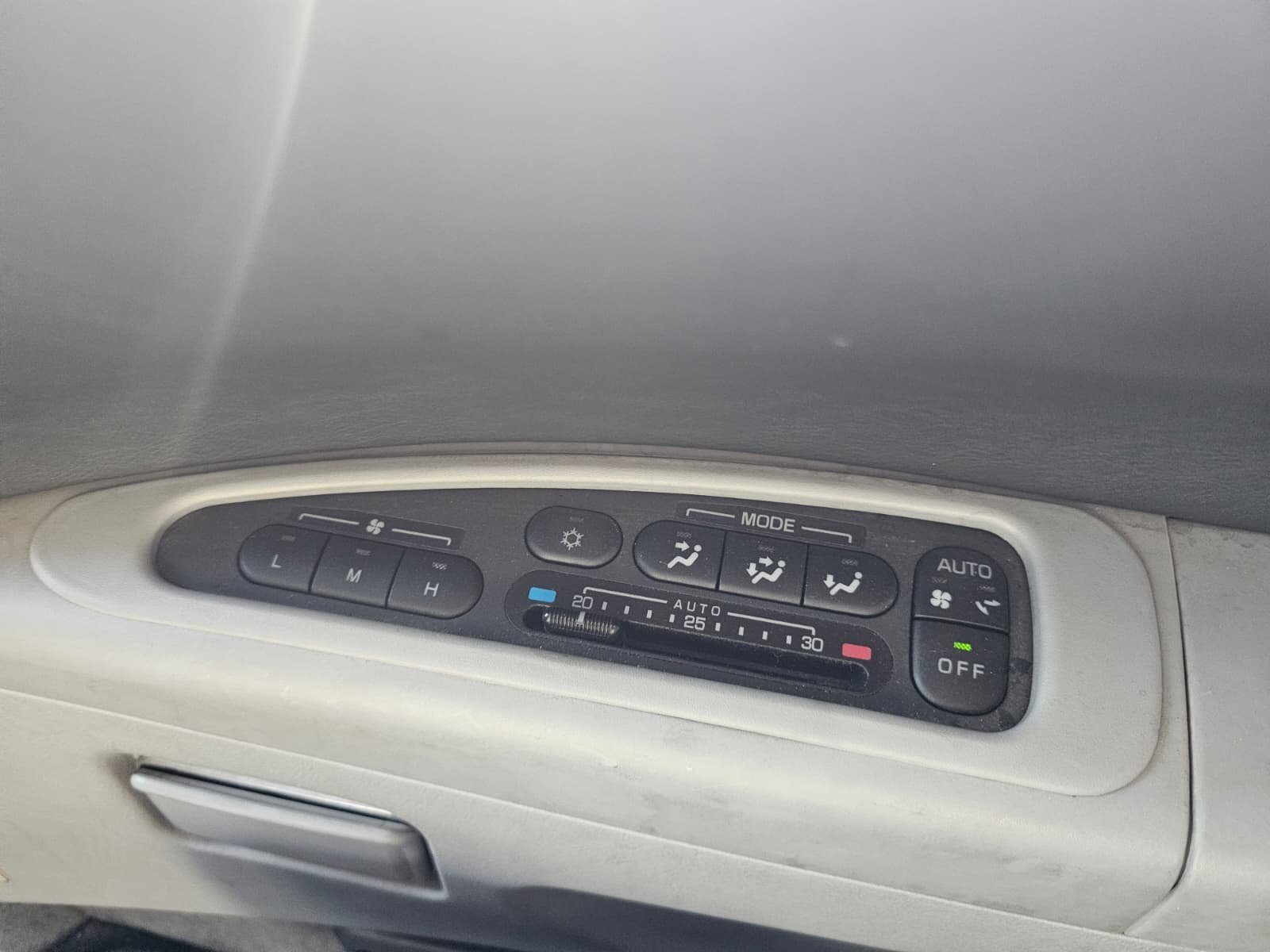 MITSUBISHI DELICA Space Gear 20th Anniversary 3.0L Auto 2WD/4WD 8 Seater MPV