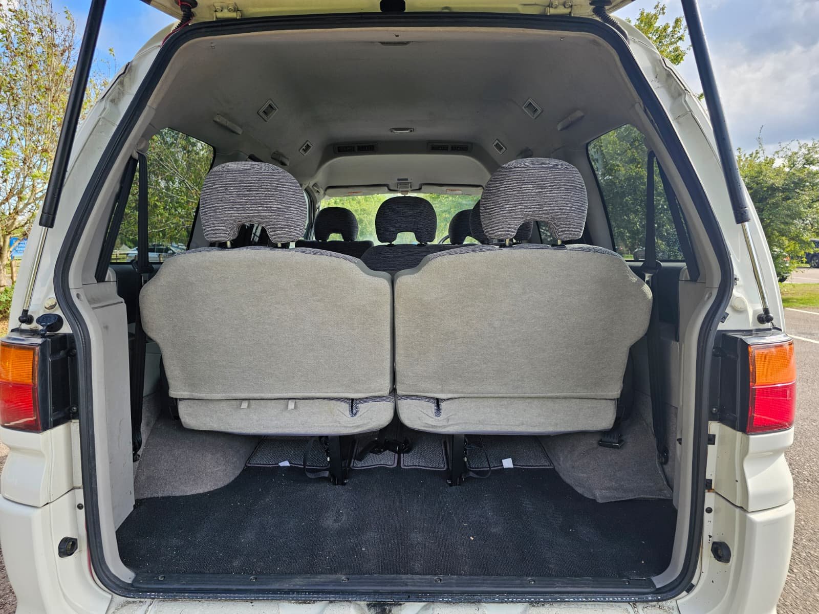 MITSUBISHI DELICA Space Gear 20th Anniversary 3.0L Auto 2WD/4WD 8 Seater MPV