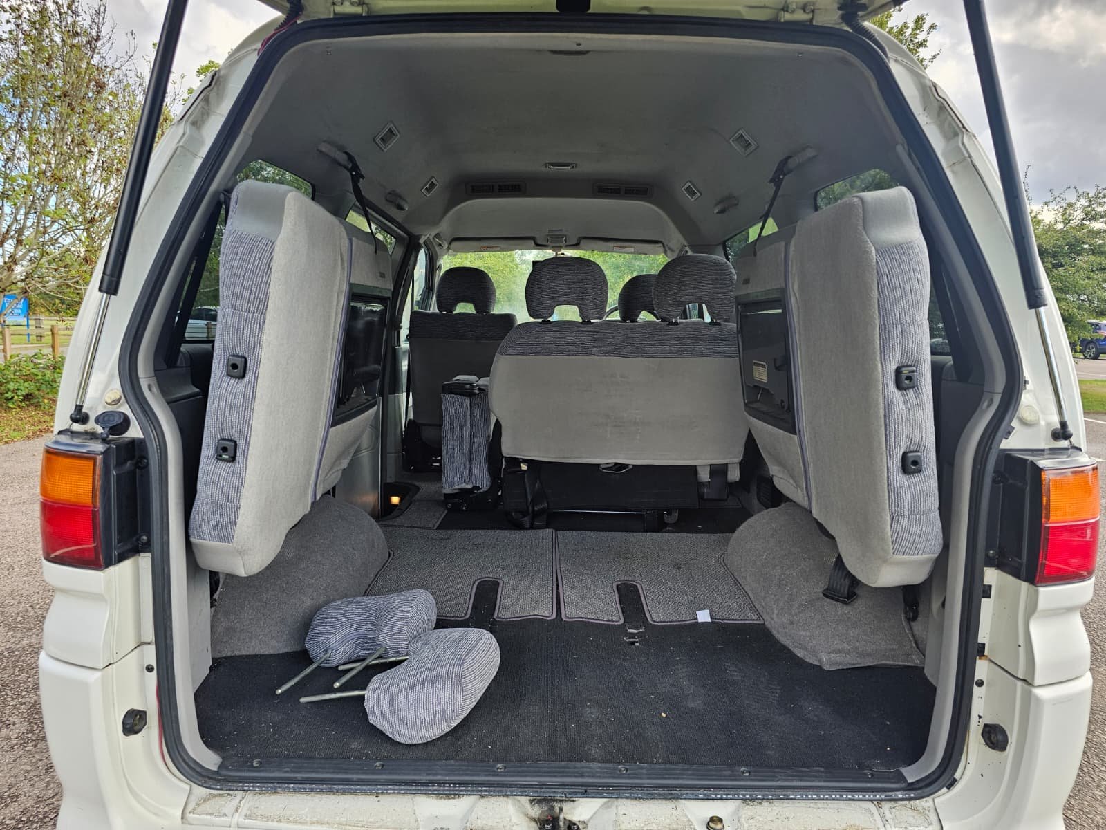 MITSUBISHI DELICA Space Gear 20th Anniversary 3.0L Auto 2WD/4WD 8 Seater MPV