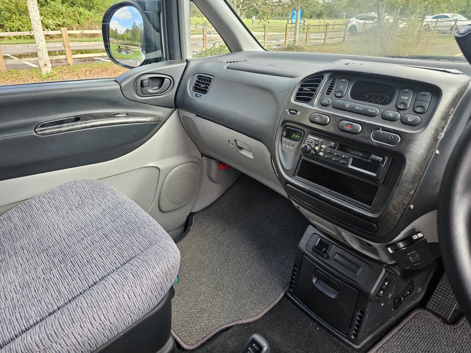 MITSUBISHI DELICA Space Gear 20th Anniversary 3.0L Auto 2WD/4WD 8 Seater MPV