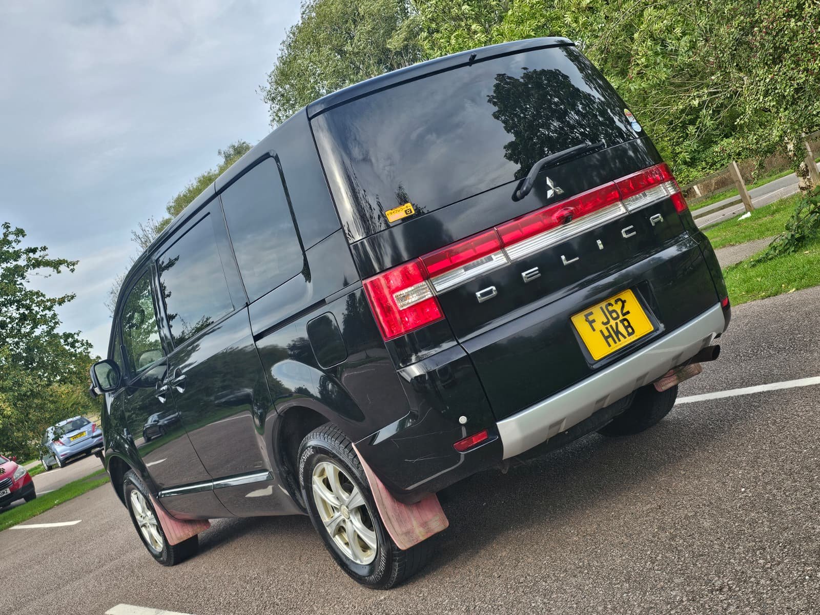 MITSUBISHI DELICA D5 2.4 Automatic 8 Seater 4X4 Switchable MPV