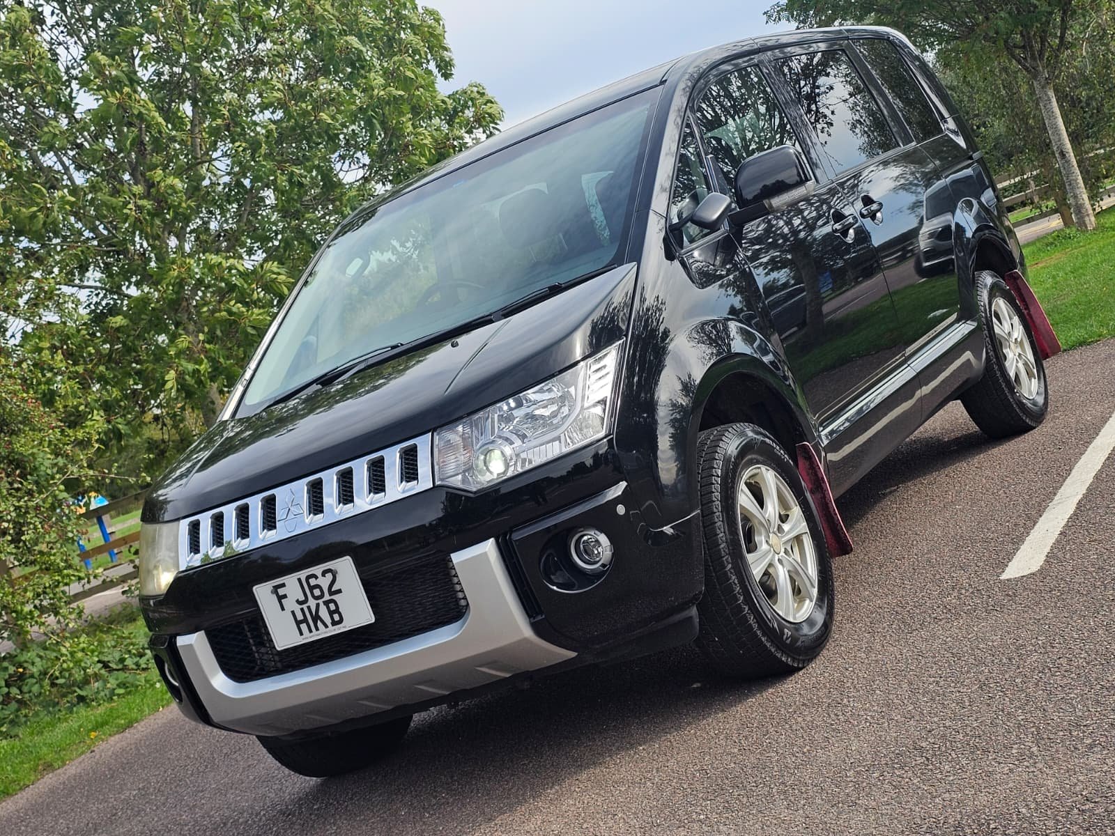 MITSUBISHI DELICA D5 2.4 Automatic 8 Seater 4X4 Switchable MPV