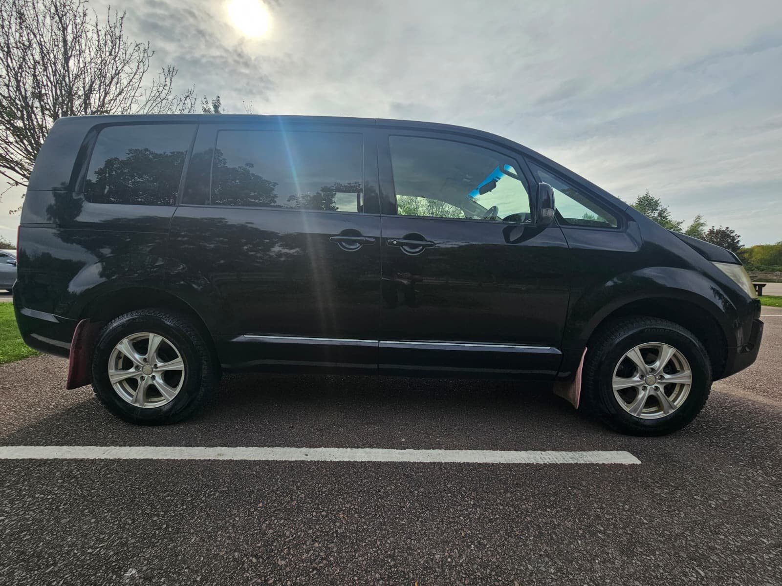 MITSUBISHI DELICA D5 2.4 Automatic 8 Seater 4X4 Switchable MPV