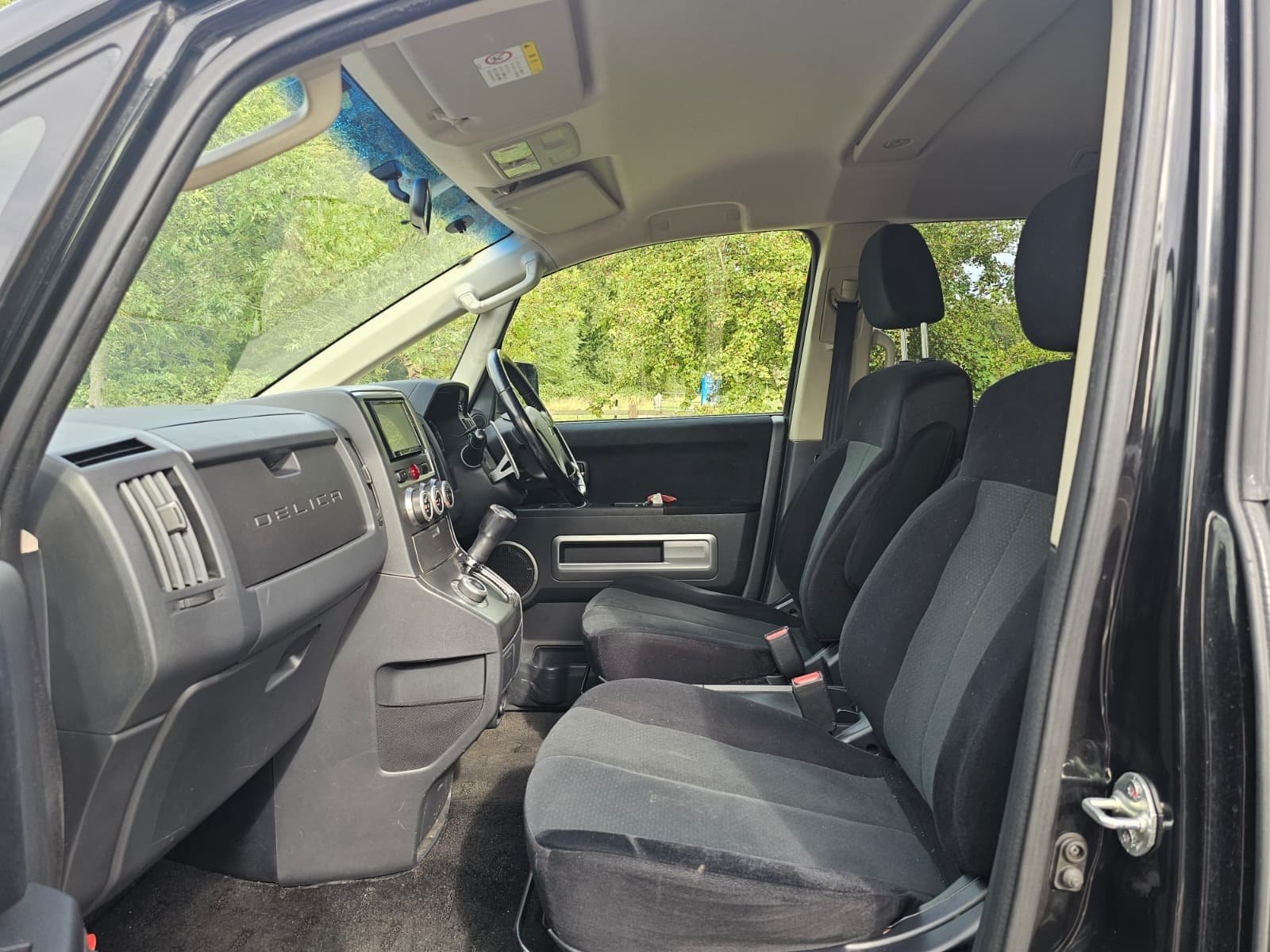 MITSUBISHI DELICA D5 2.4 Automatic 8 Seater 4X4 Switchable MPV