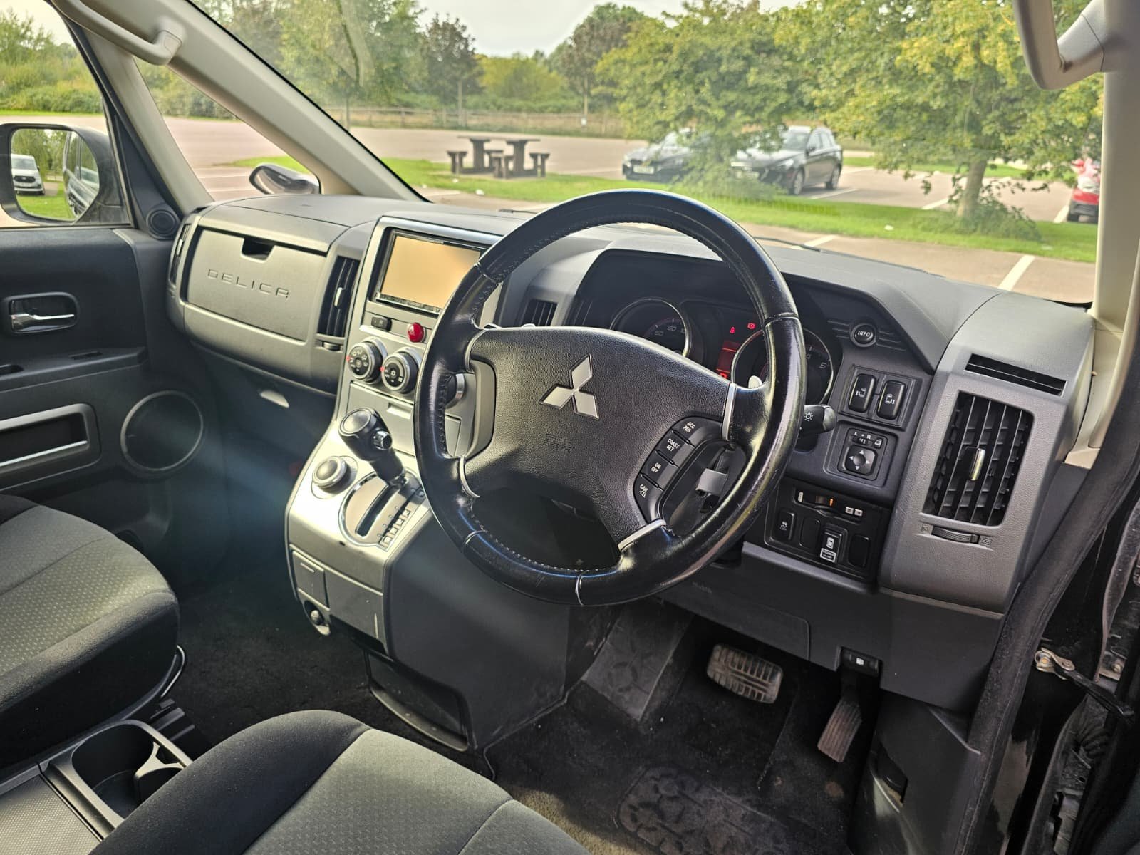 MITSUBISHI DELICA D5 2.4 Automatic 8 Seater 4X4 Switchable MPV
